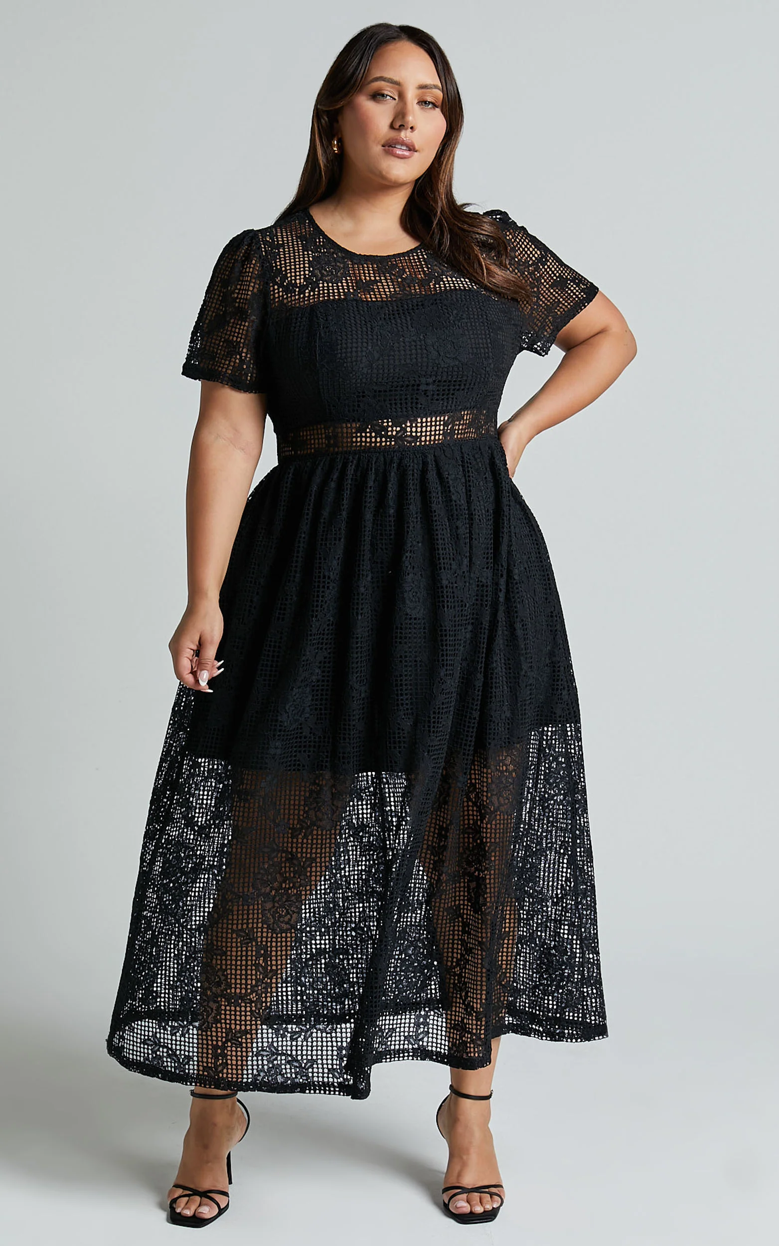 Leon Midi Dress - Short Sleeve Dress in Black