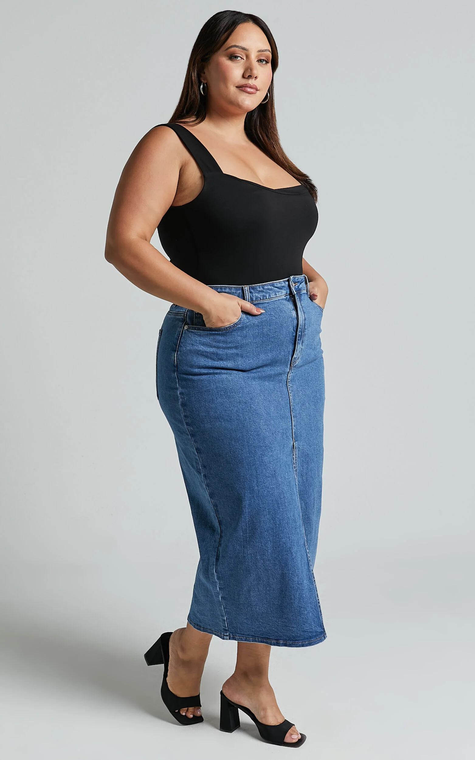 Anaya Midi Skirt - Denim Skirt in Mid Blue Wash