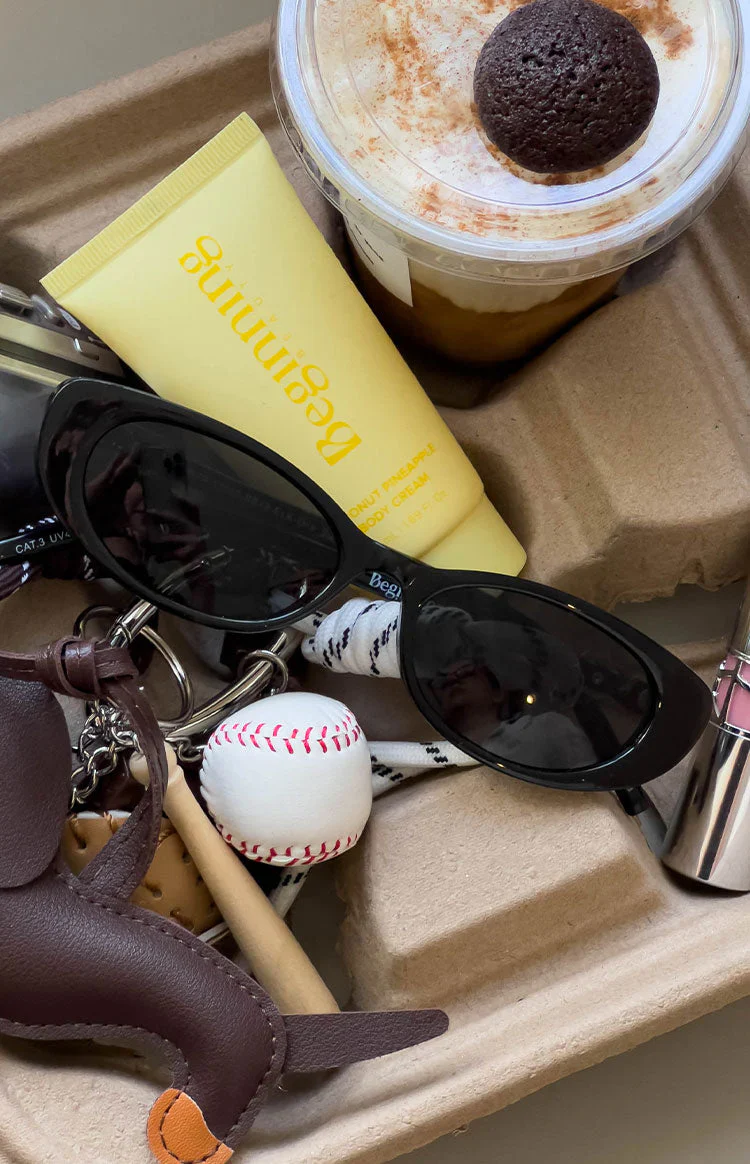 Beginning Julie Black Rounded Sunglasses