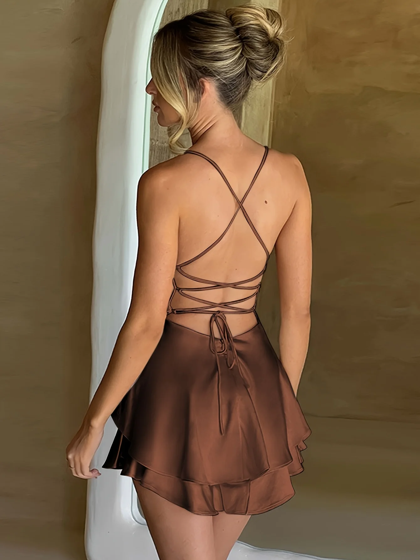 Graceful Allure – Women’s Elegant Backless Halter Neck Dress