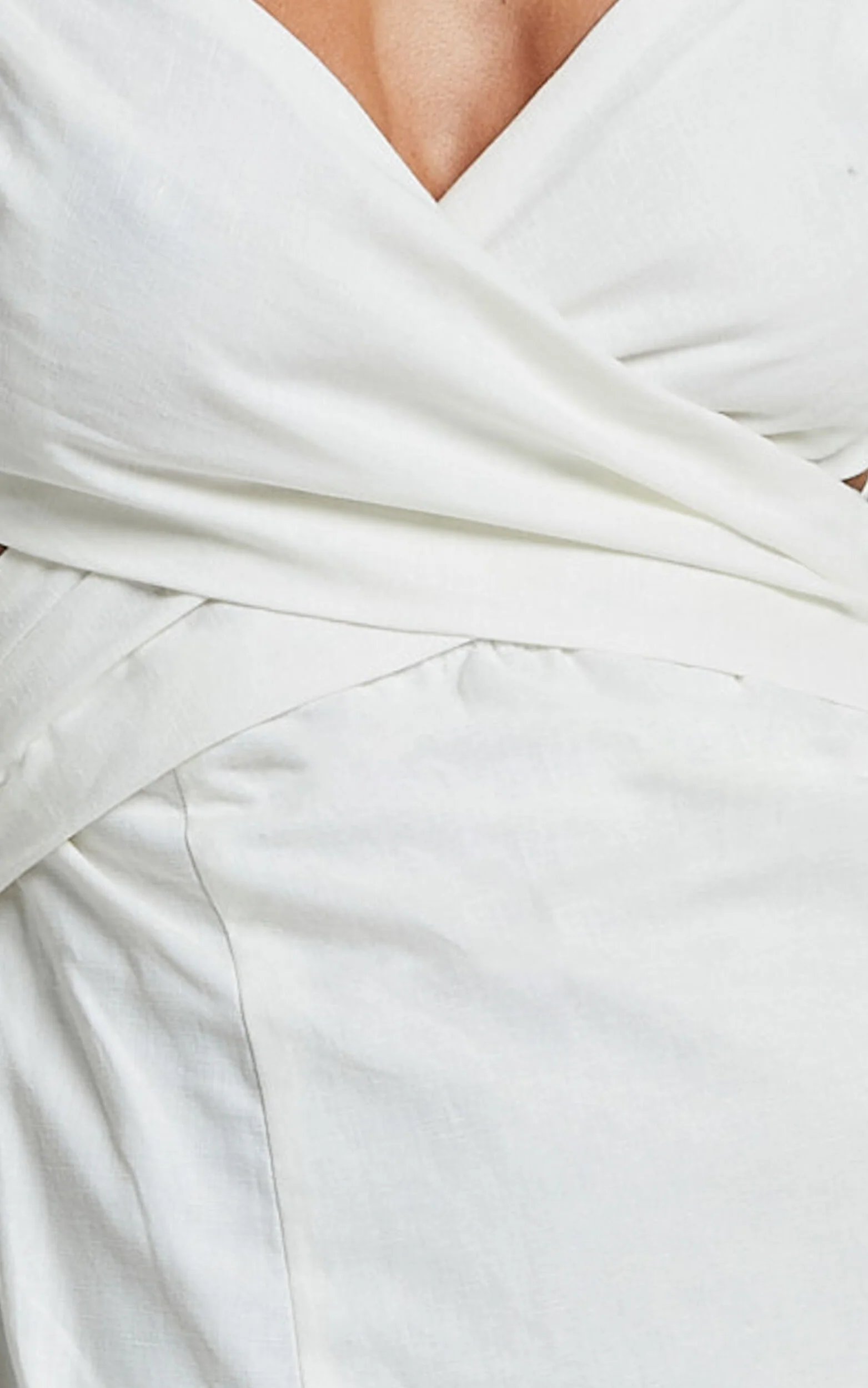 Amalie The Label - Janae Linen Blend Puff Sleeve Cut Out Midi Dress in White