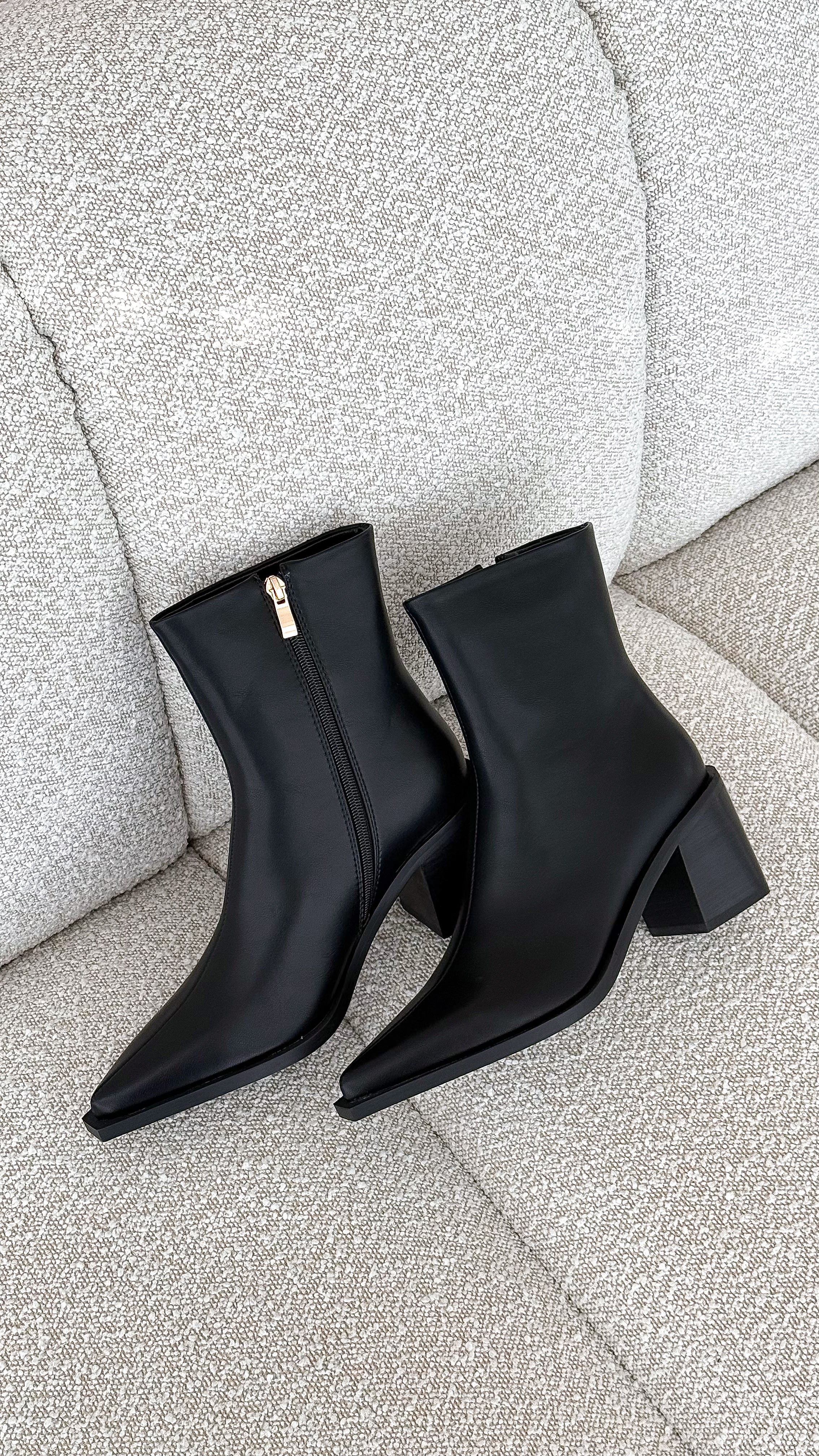 Leanora Boots - Black
