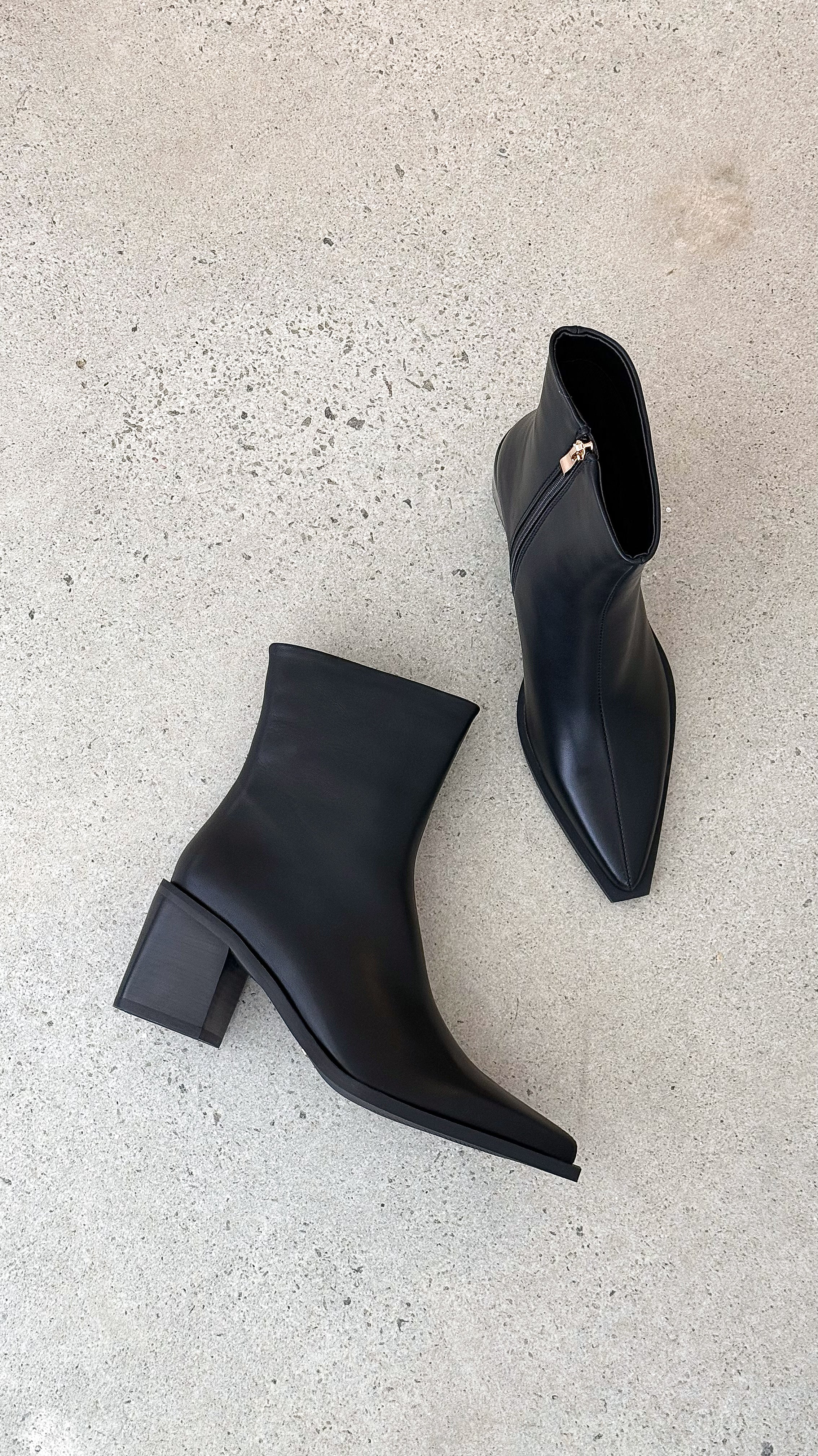 Leanora Boots - Black