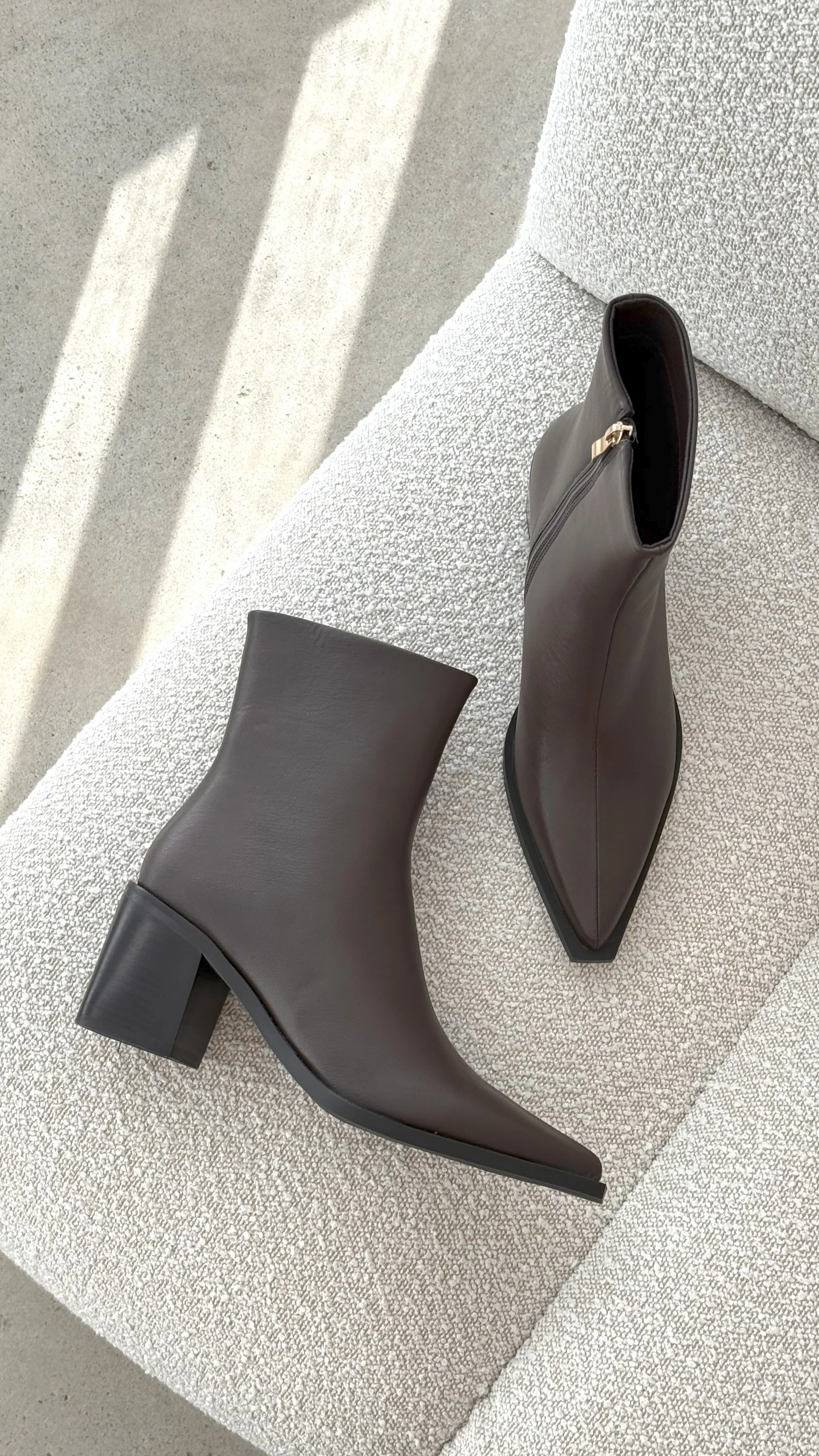 Leanora Boots - Chocolate