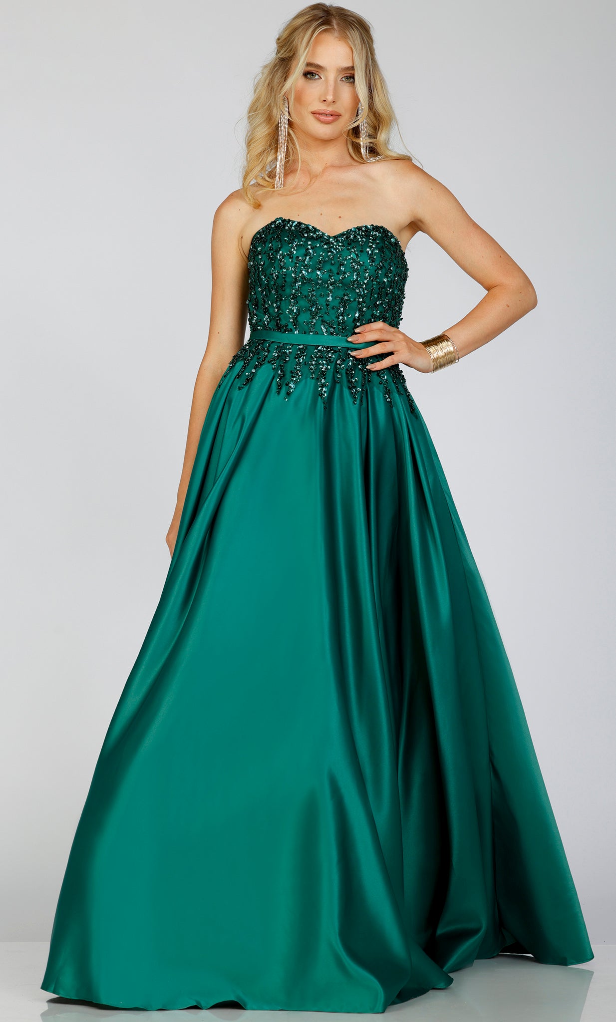 Fashionnob - Terani Couture 231P0012