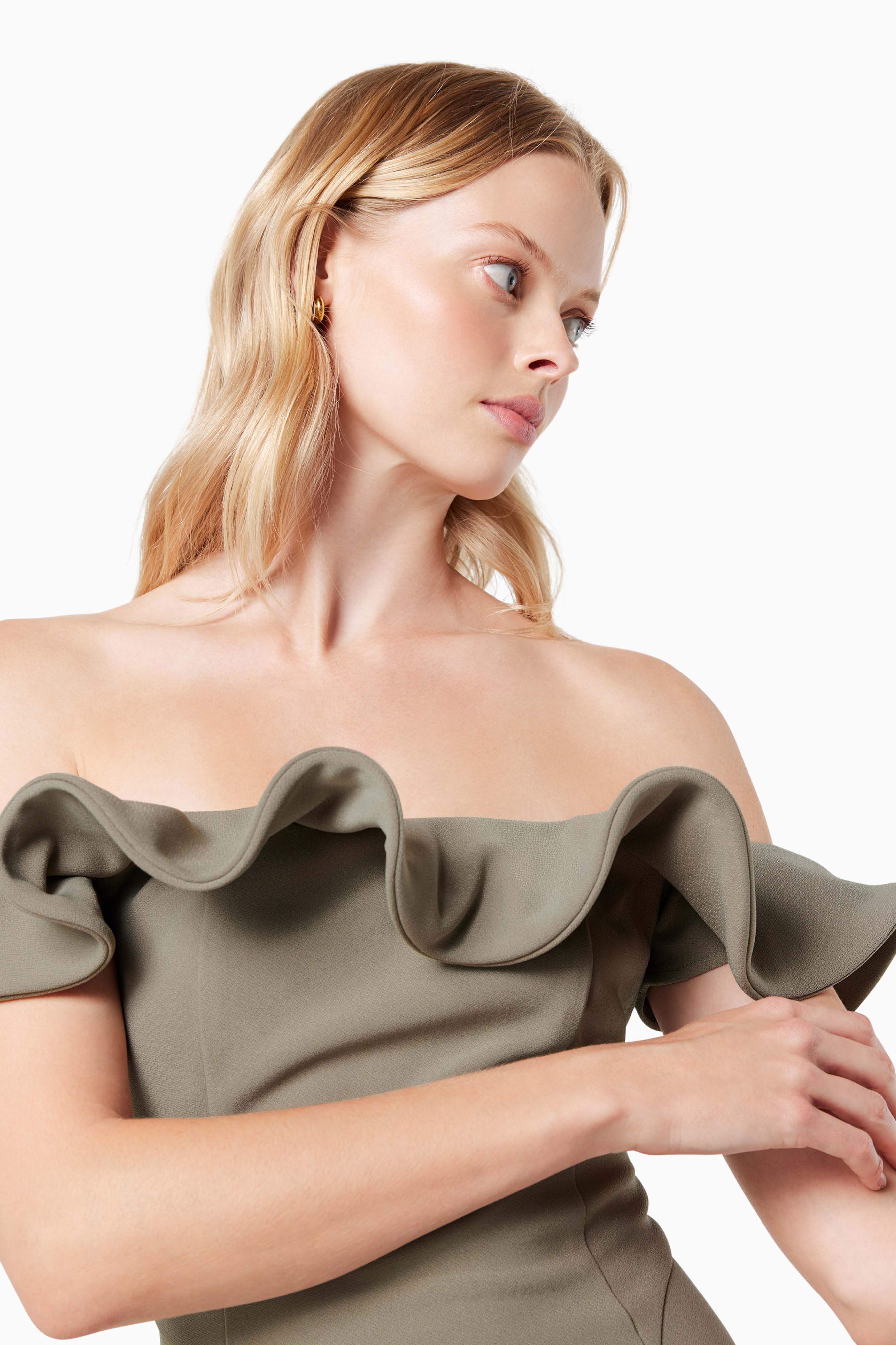 Dancehall Midi Off The Shoulder Midi Dress In Green