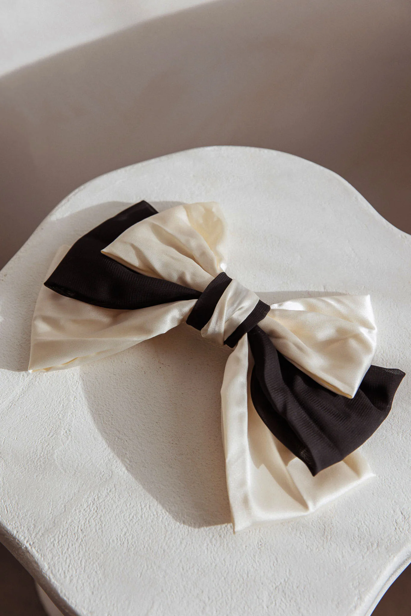 Chi Chi Bow Hairclip Black