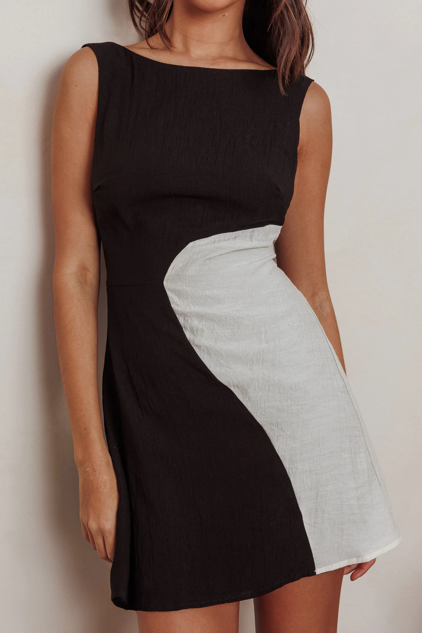 Loving Me Sleeveless A-line Mini Dress Black/Sand