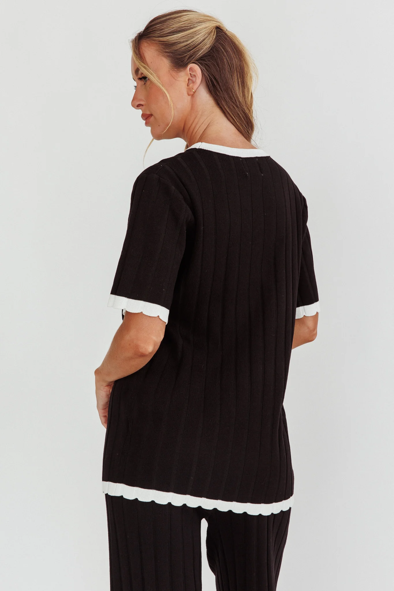 Liloh Contrast Trim Ribbed Knit Top Black