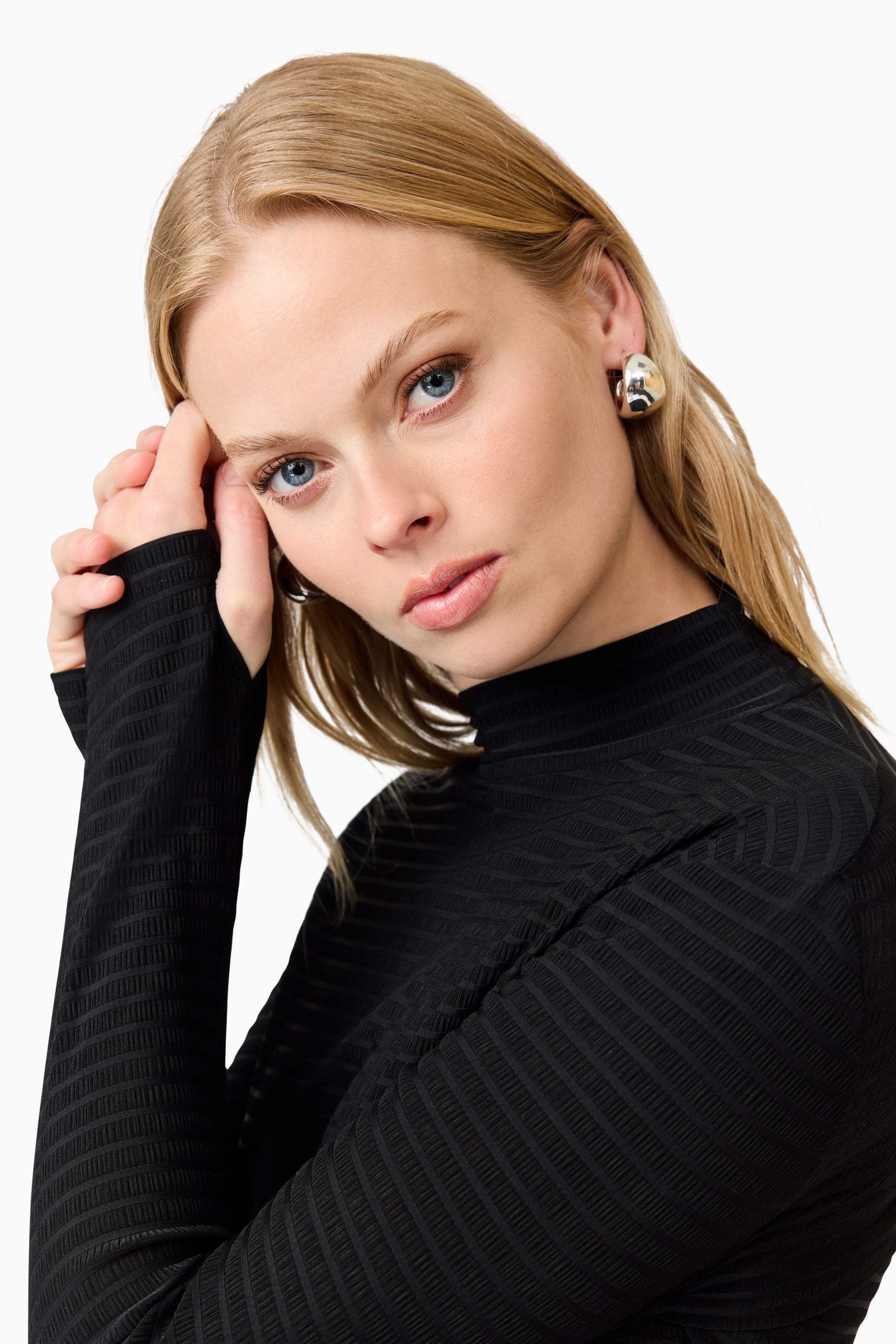 CURAAE Amyra Textured Stretch Top In Black