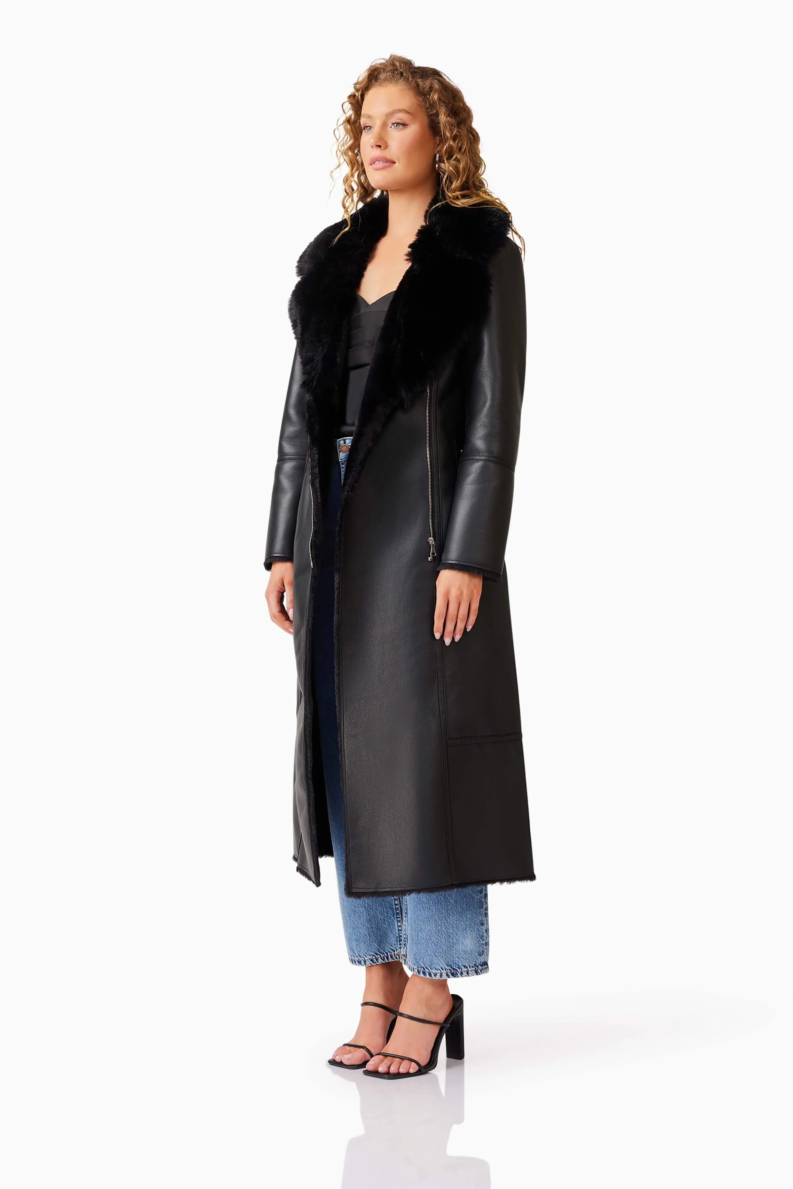 Quebec Coat in Black