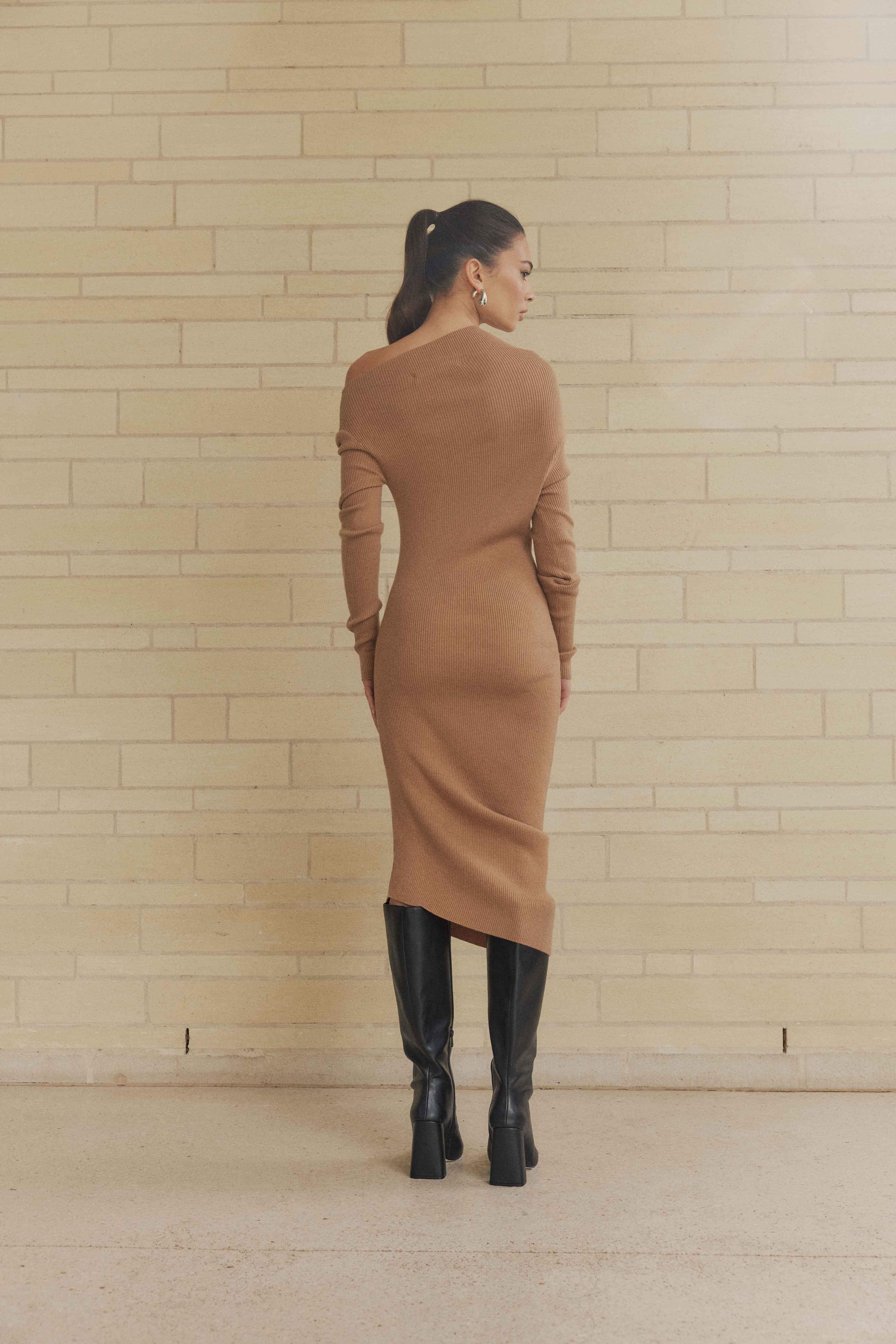 CURAAE Edin Knit Midi Dress In Brown