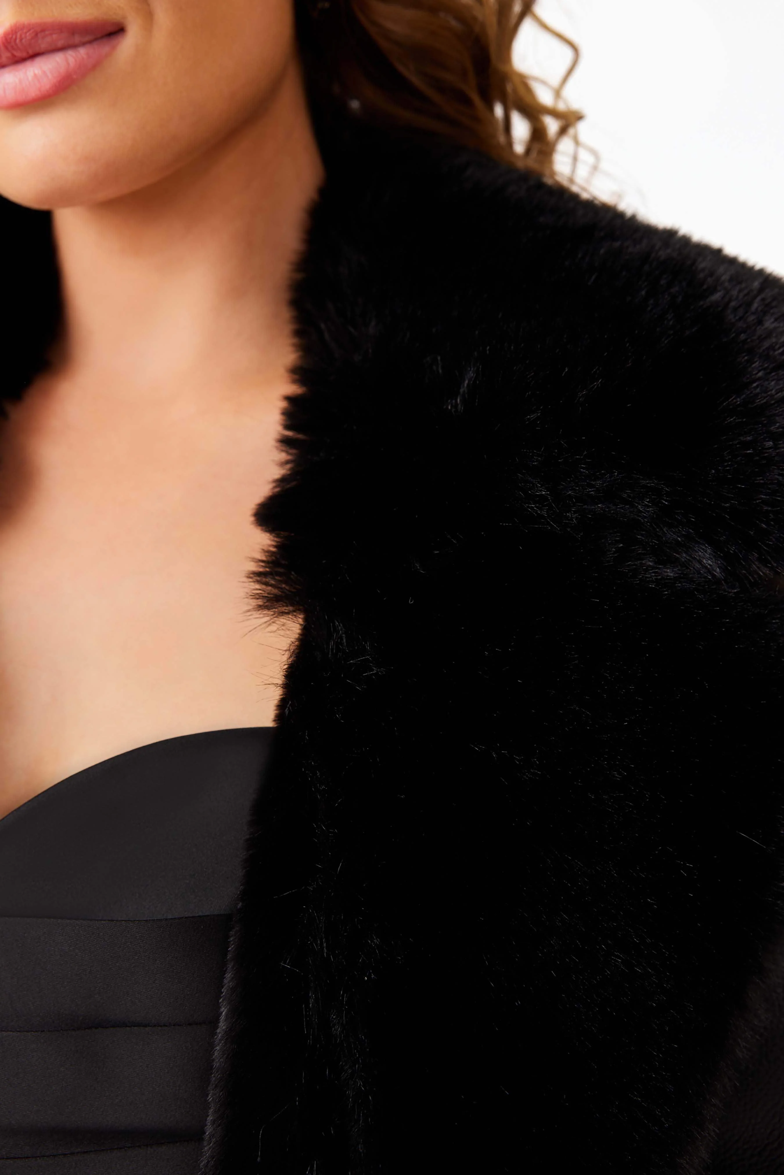 Quebec Coat in Black