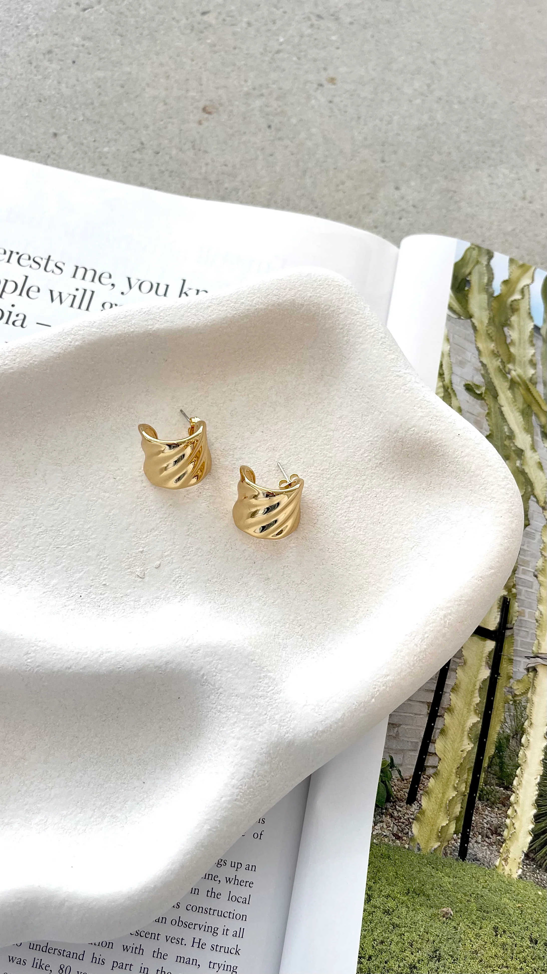 Vera Textured 18K Gold Plated Earrings - Gold