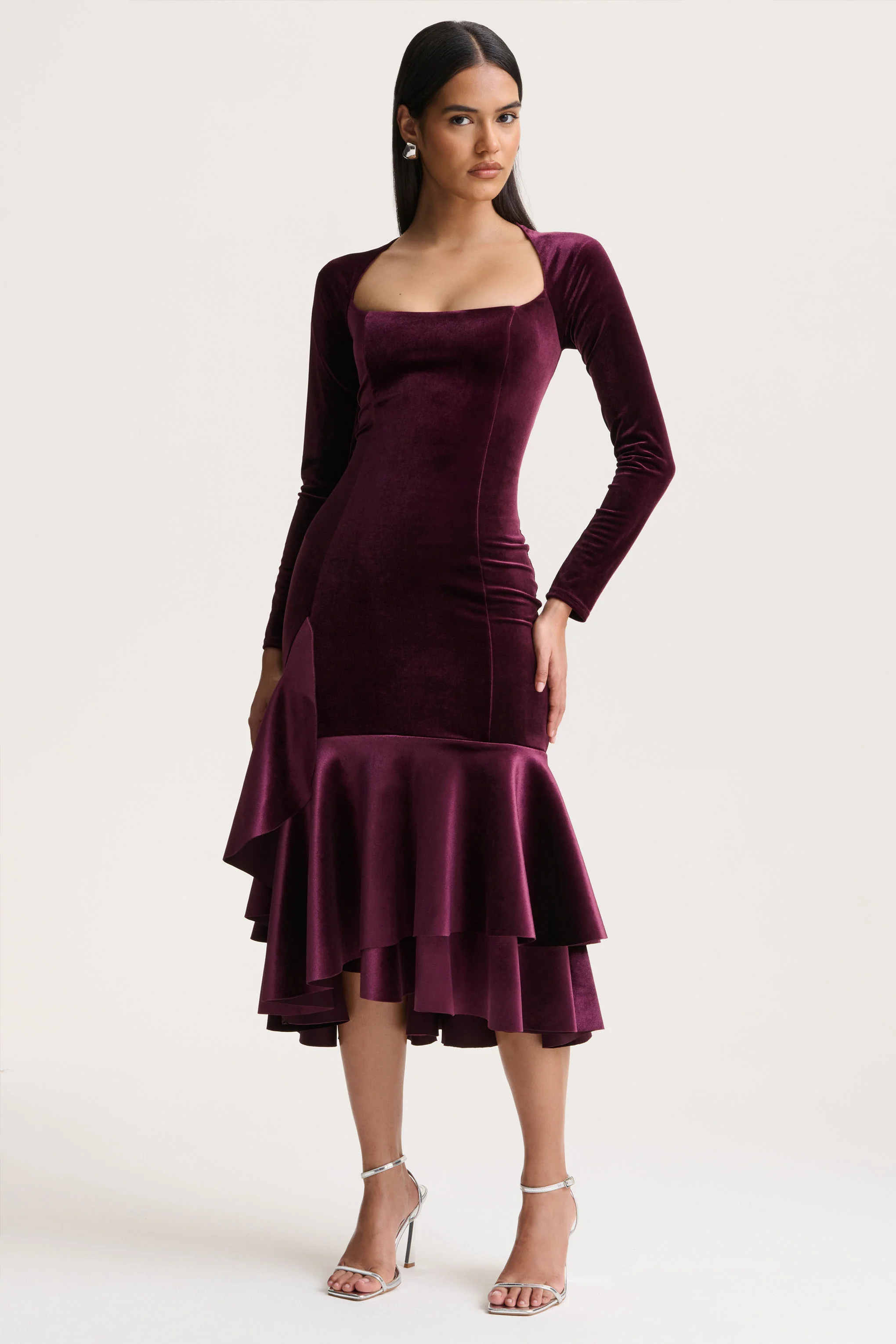 Emberlyn | Burgundy Velvet Scoop-Neck Fishtail Midi Dress