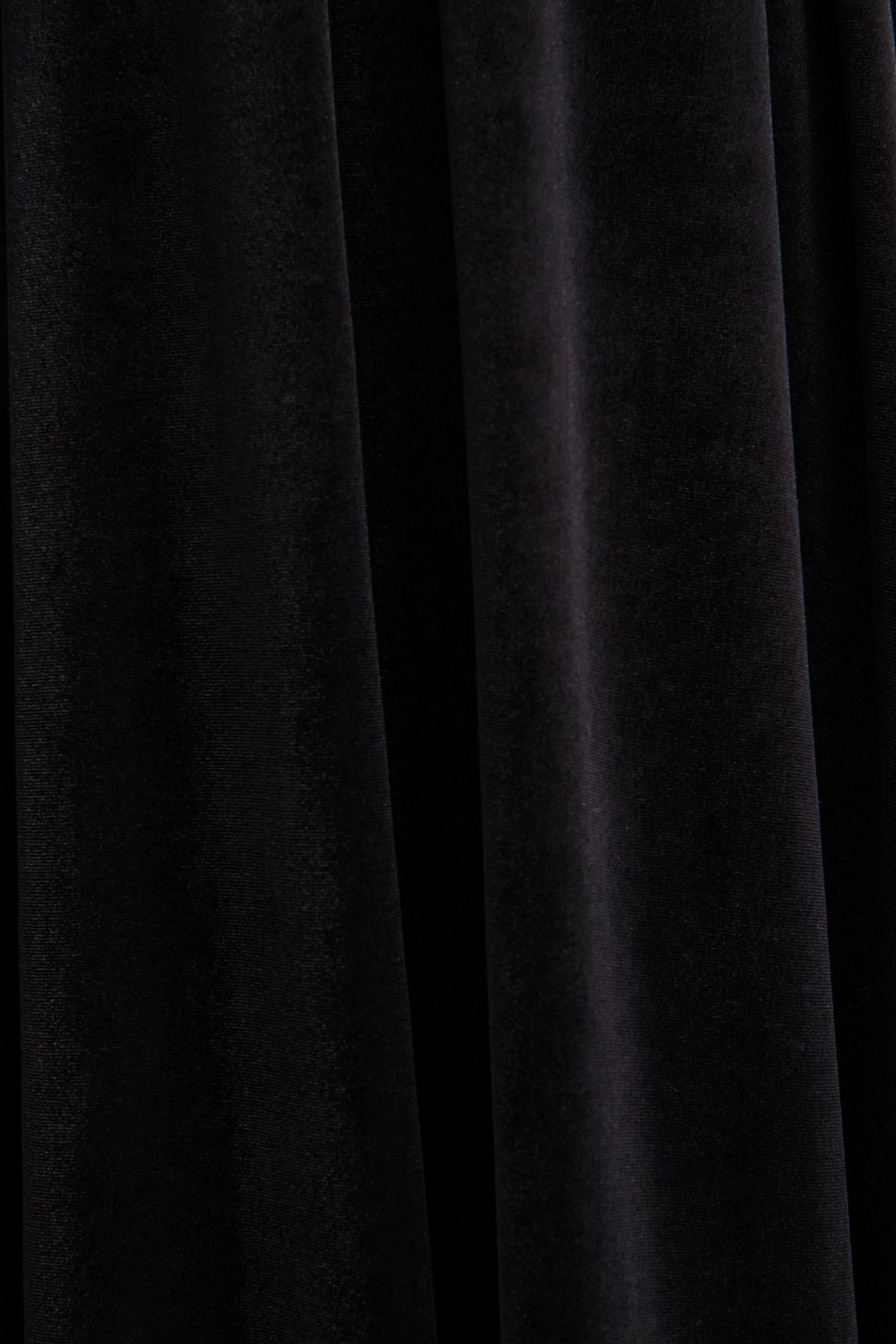 Esmeray | Black Velvet Sweetheart-Neck Midi Dress