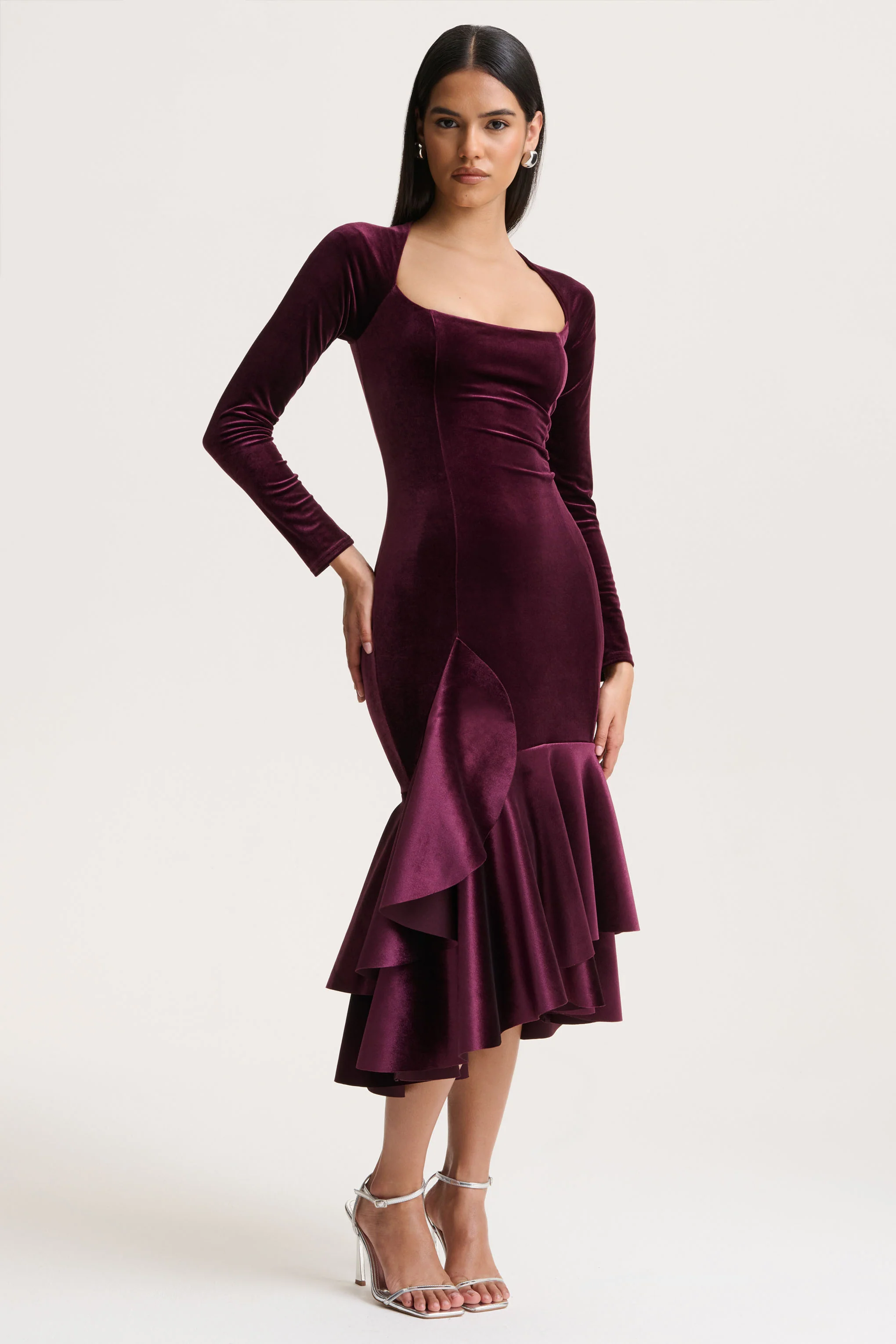 Emberlyn | Burgundy Velvet Scoop-Neck Fishtail Midi Dress
