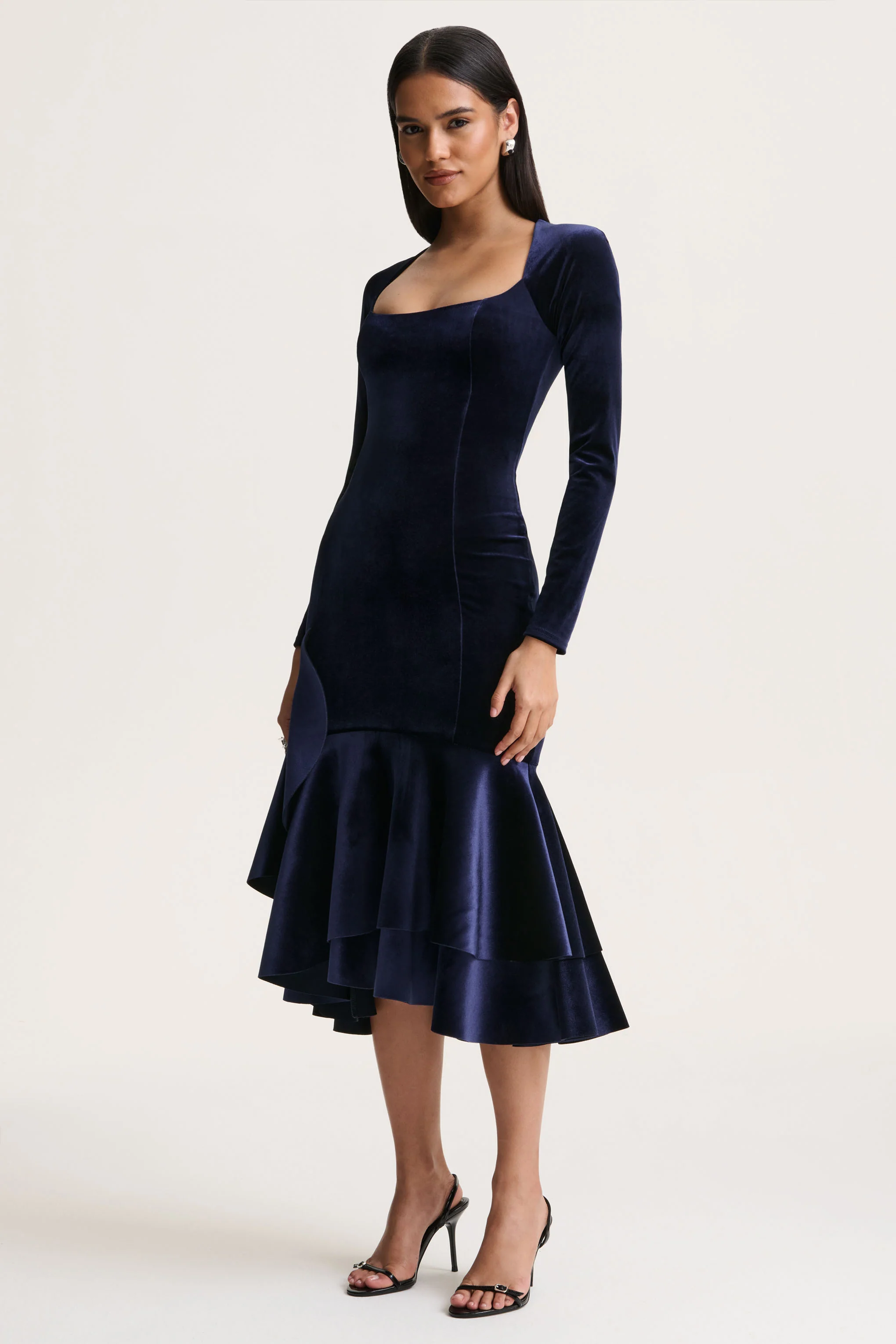 Emberlyn | Navy Velvet Scoop-Neck Fishtail Midi Dress