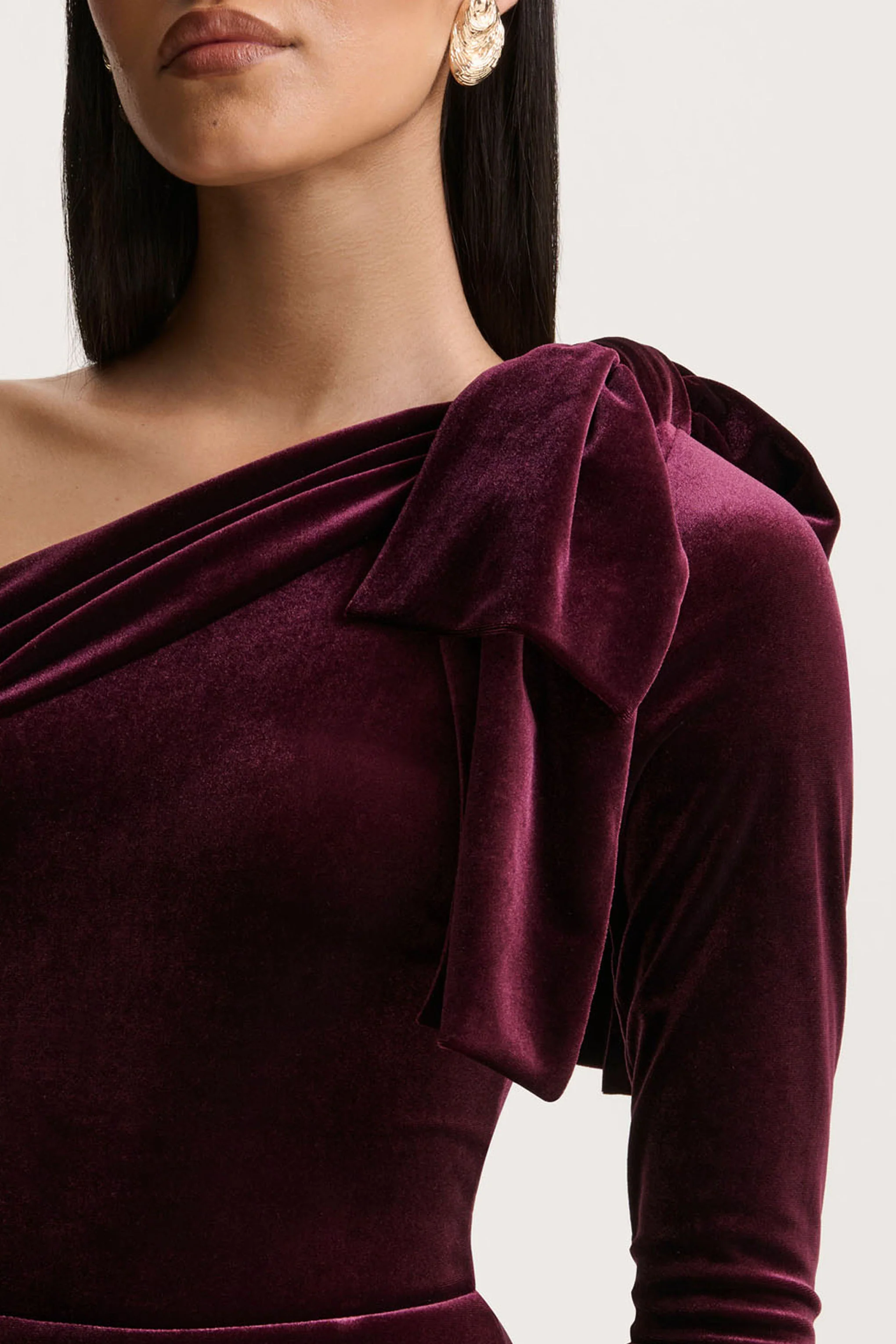 Vespera | Burgundy Velvet Asymmetric Neck Midi Dress With Bow Detail