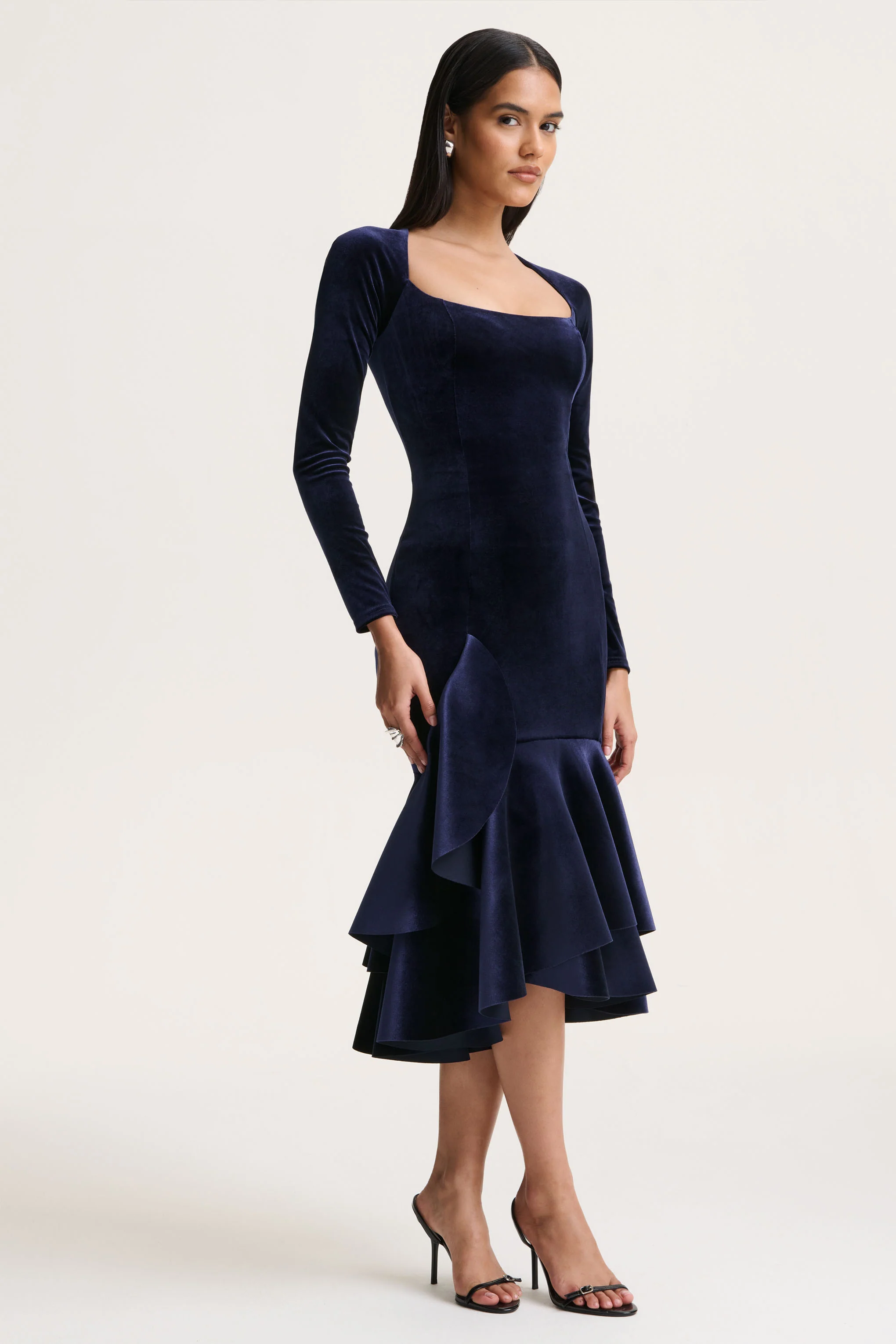 Emberlyn | Navy Velvet Scoop-Neck Fishtail Midi Dress