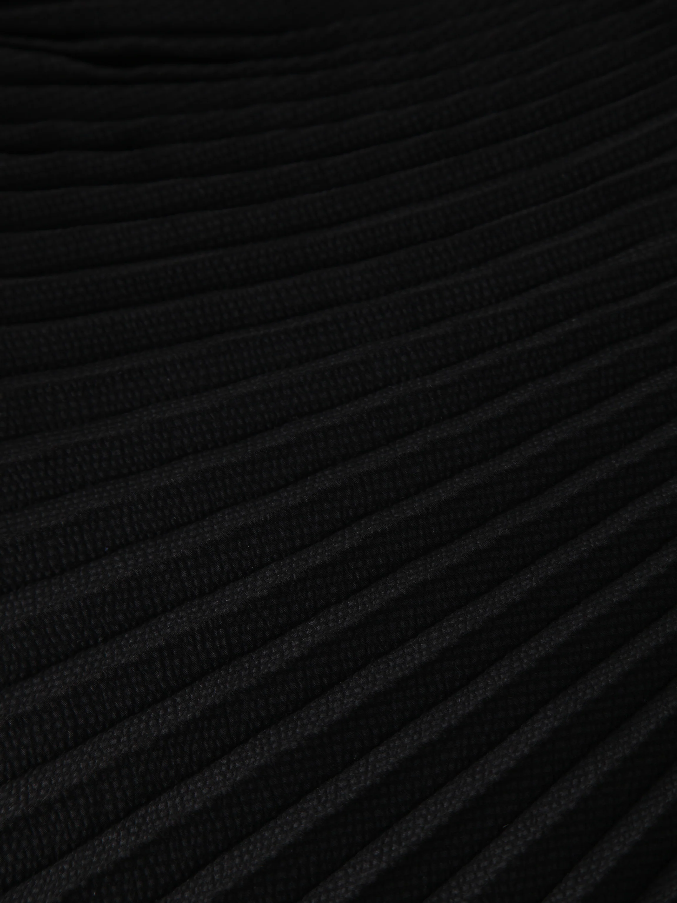 BACK OVERLAY DRESS-BLACK