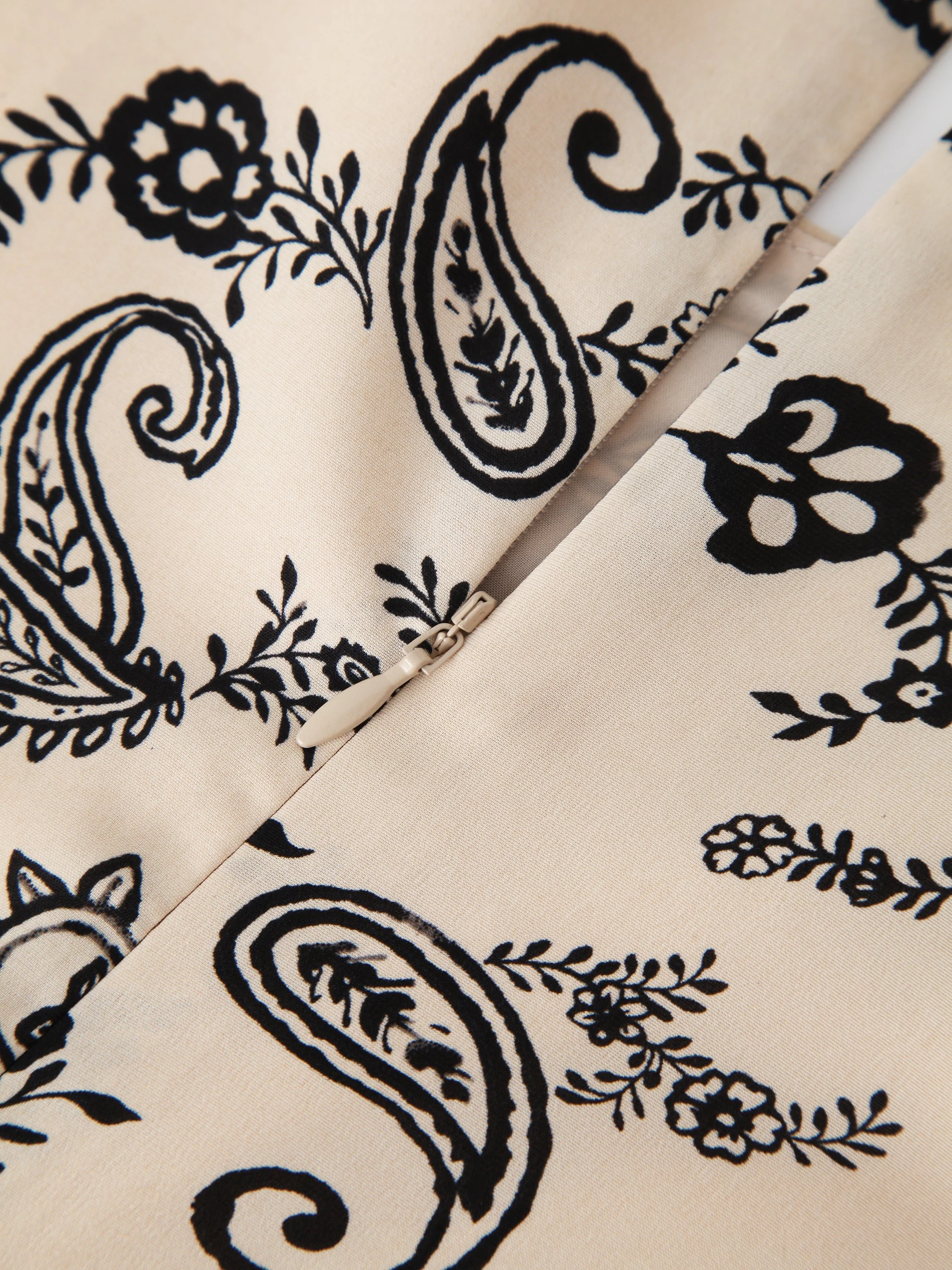 Sleeveless Crew Neck Dress-Bone Paisley