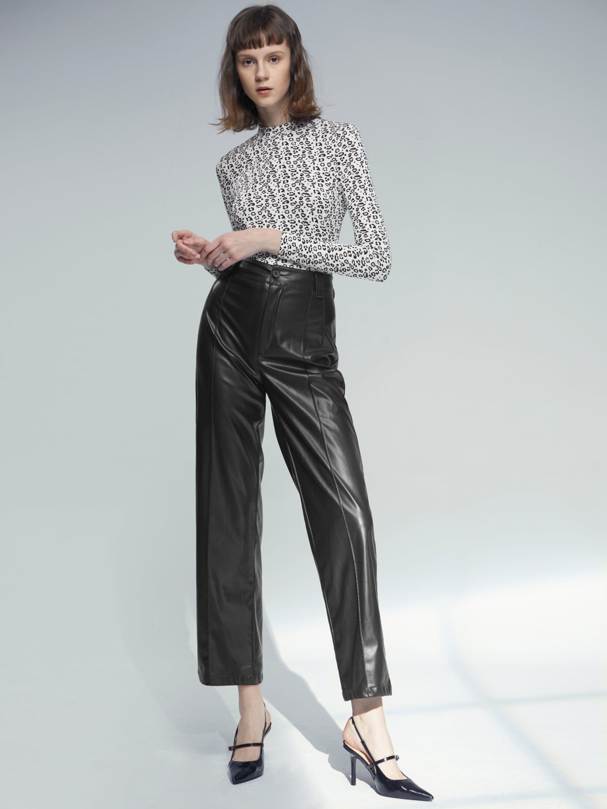Thecomense - Black and White Spotted Mockneck Long Sleeve Top