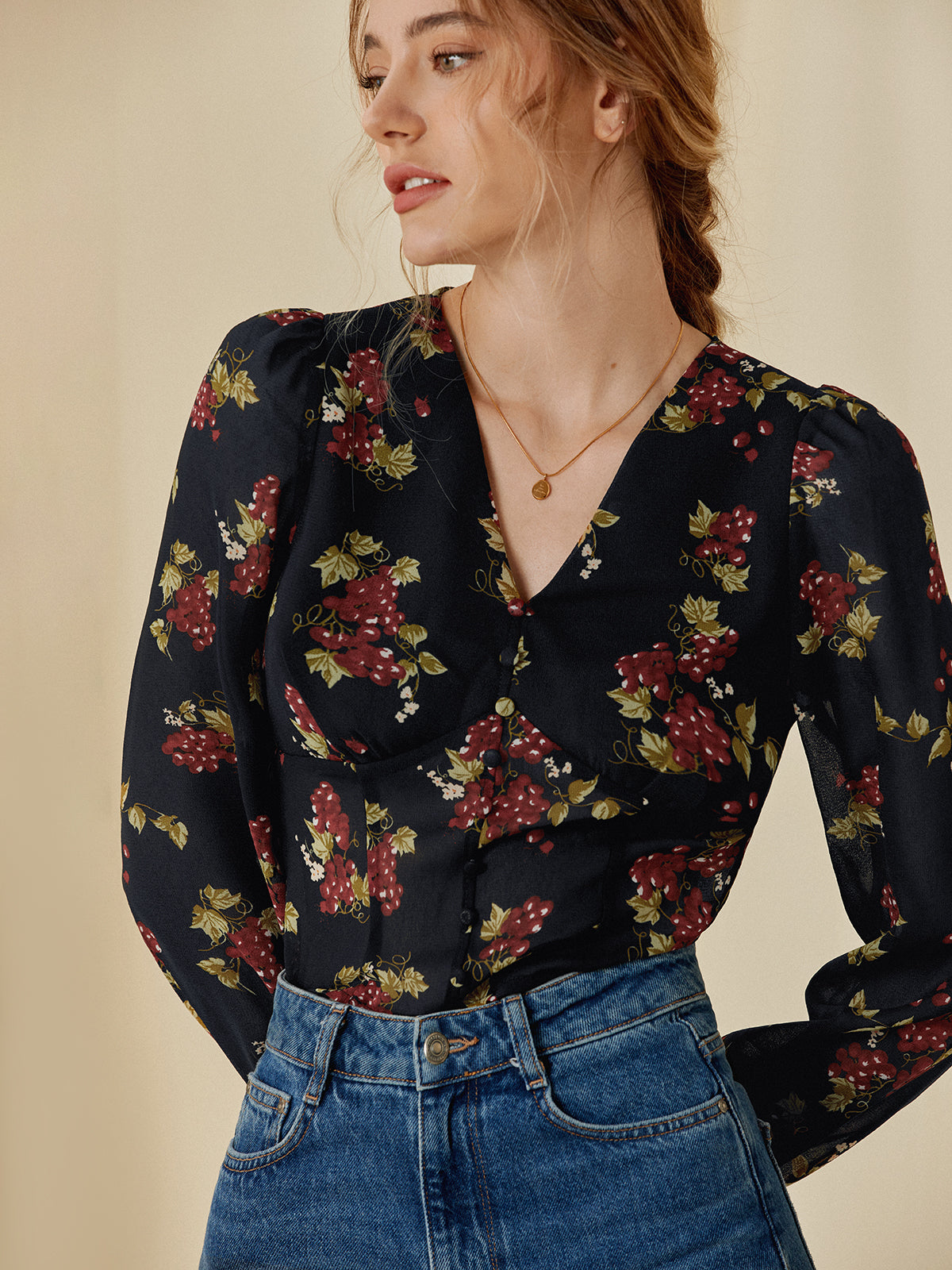 Thecomense - Cropped V-Neck Contrast Floral Top