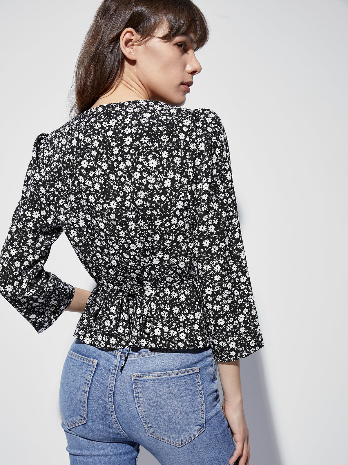 Thecomense - Long Sleeve V Neck Floral Top