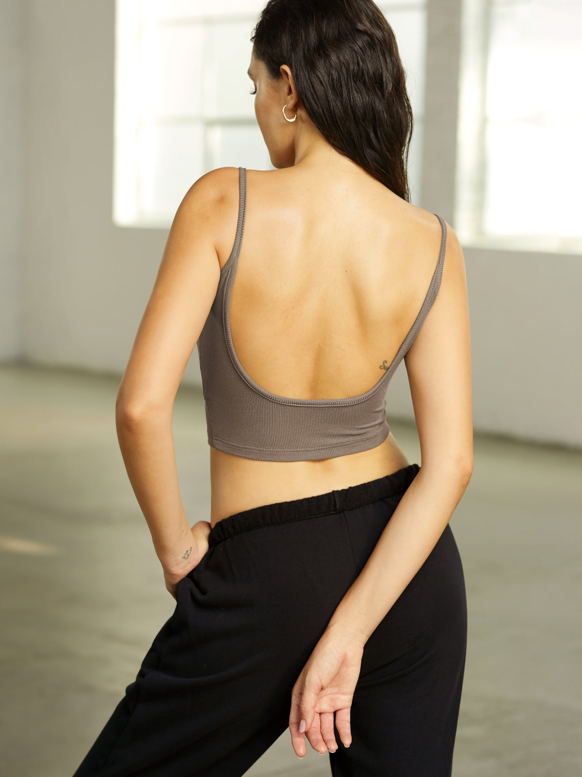 Thecomense - Cropped Low Scoop Back Tank Top