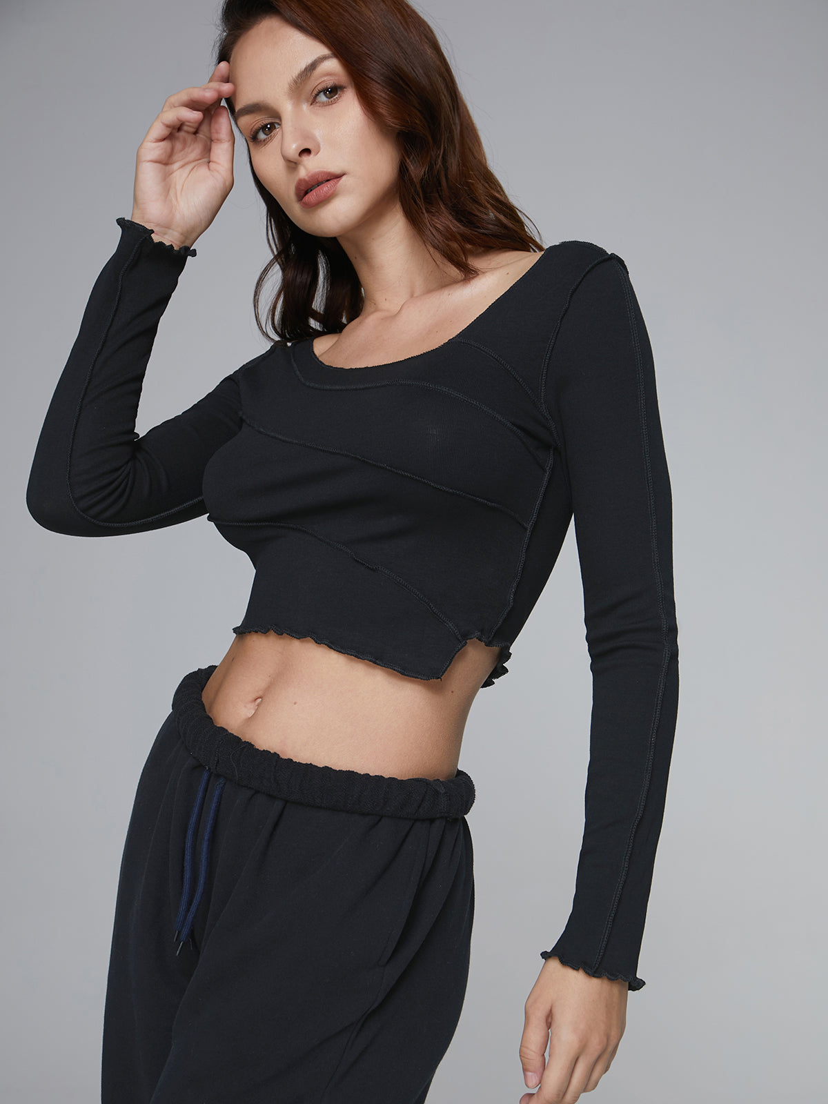 Thecomense - Street Essential - Asymmetrical Cropped Long Sleeve Top