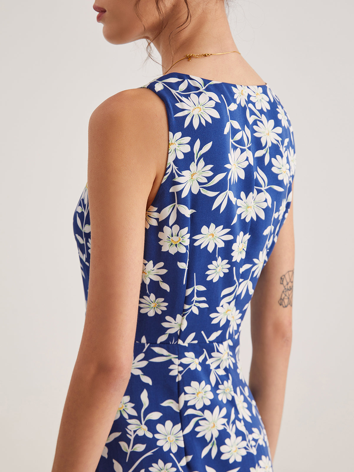 Thecomense - Sweetheart Floral Contour Midi Dress