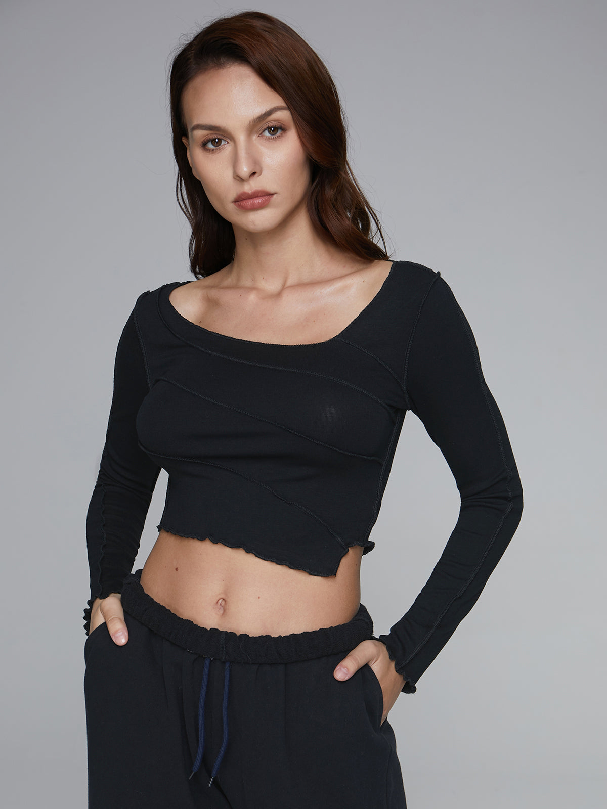 Thecomense - Street Essential - Asymmetrical Cropped Long Sleeve Top
