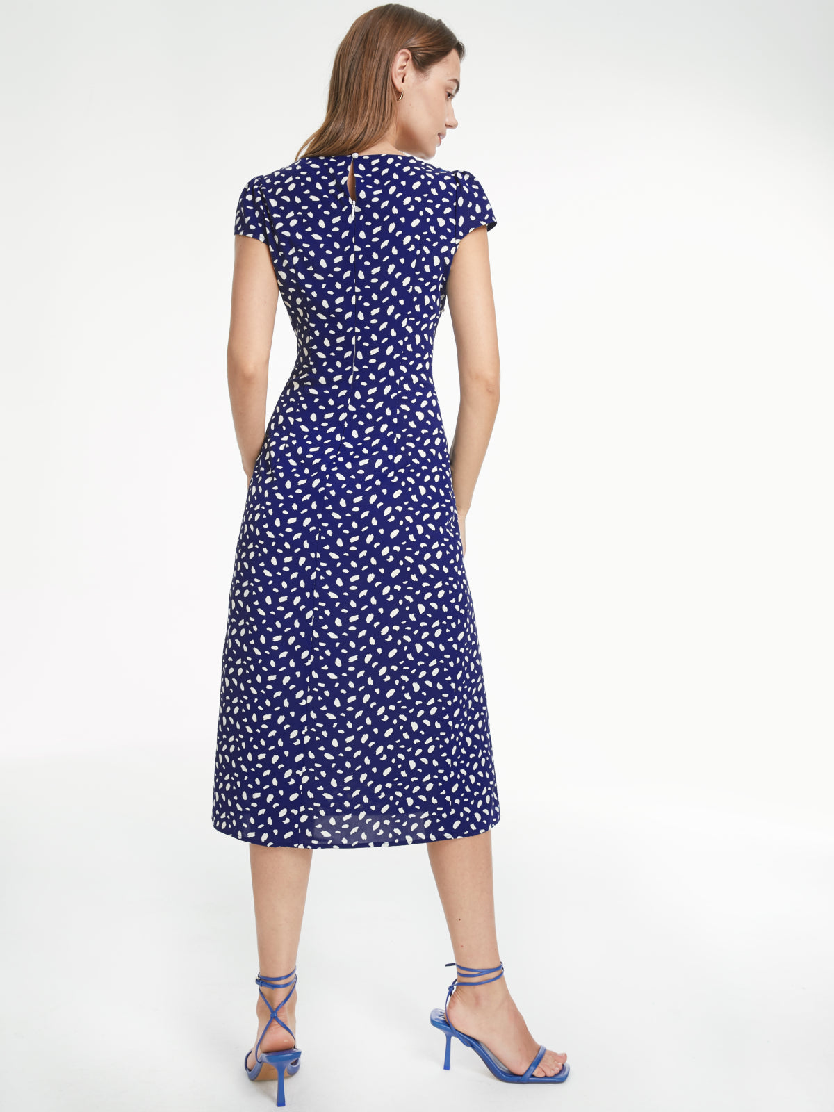 Thecomense - Petals Print Ruched Slit Midi Dress