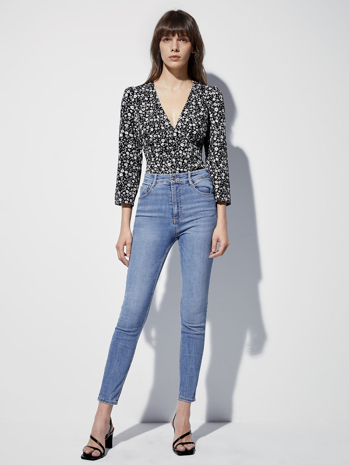 Thecomense - Long Sleeve V Neck Floral Top