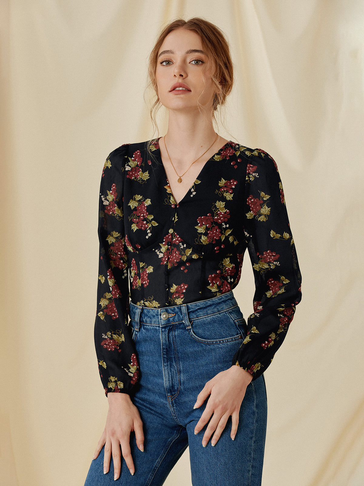 Thecomense - Cropped V-Neck Contrast Floral Top