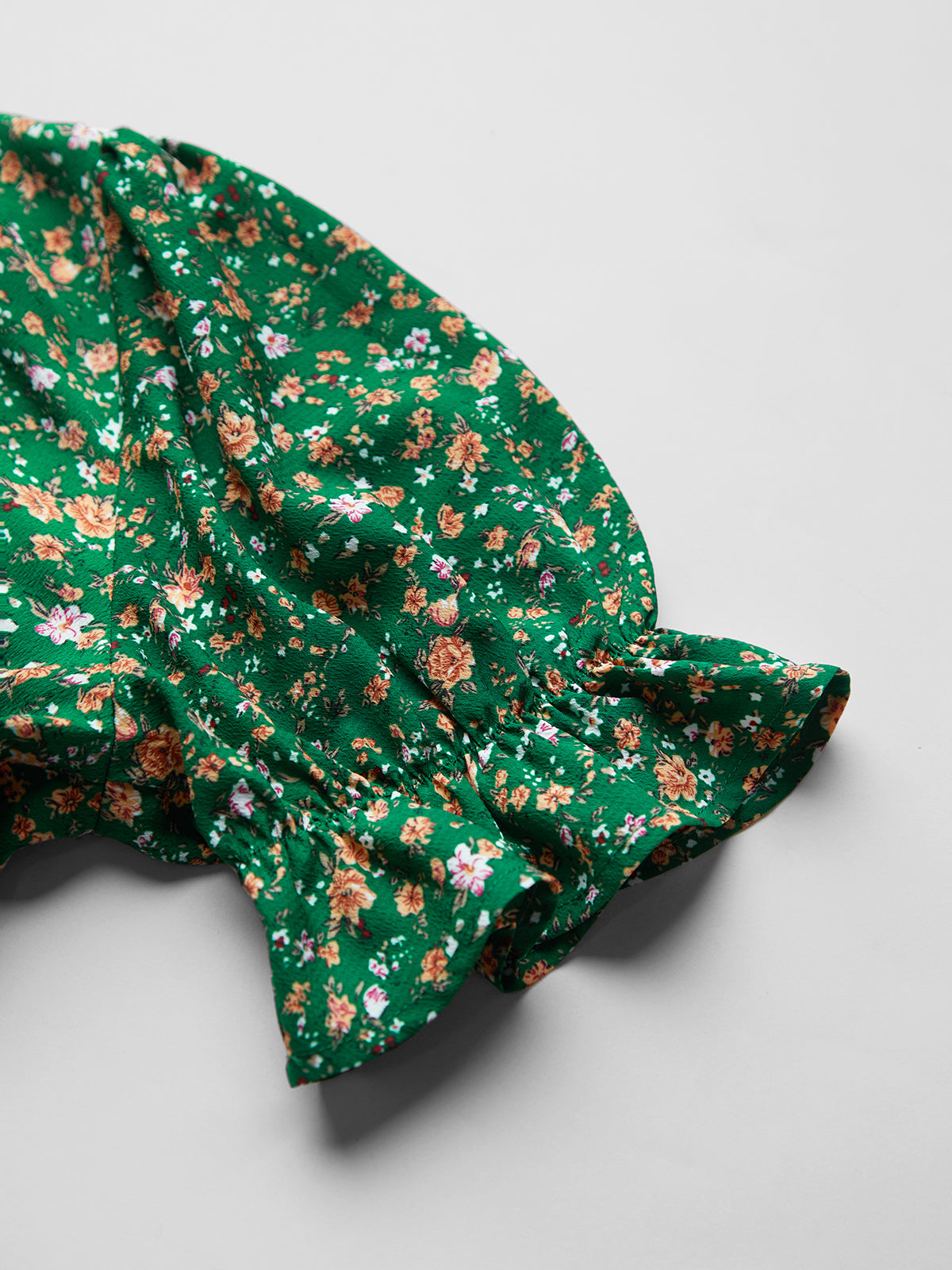 Thecomense - Short Puff Sleeve Floral Cropped Top