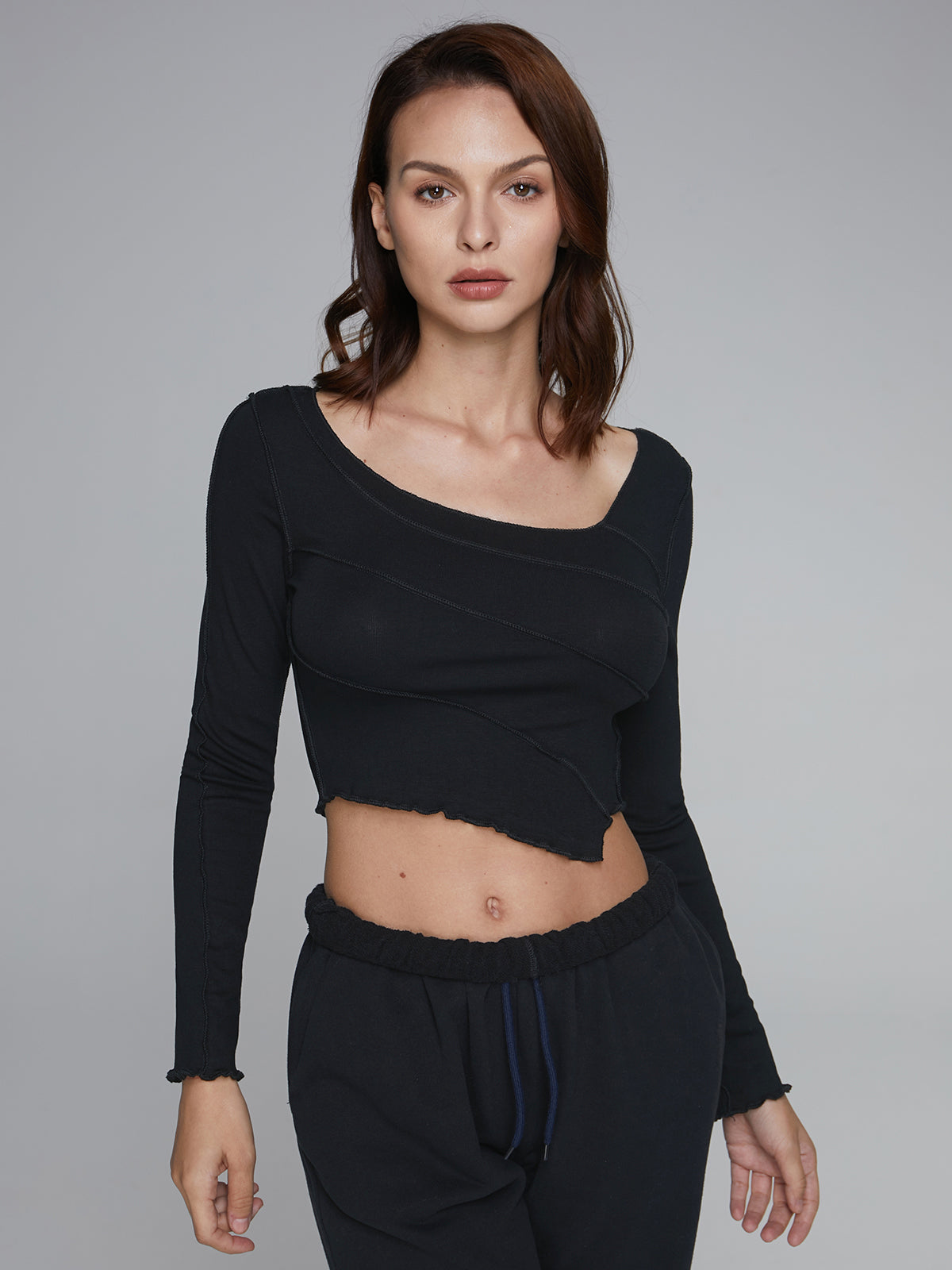 Thecomense - Street Essential - Asymmetrical Cropped Long Sleeve Top