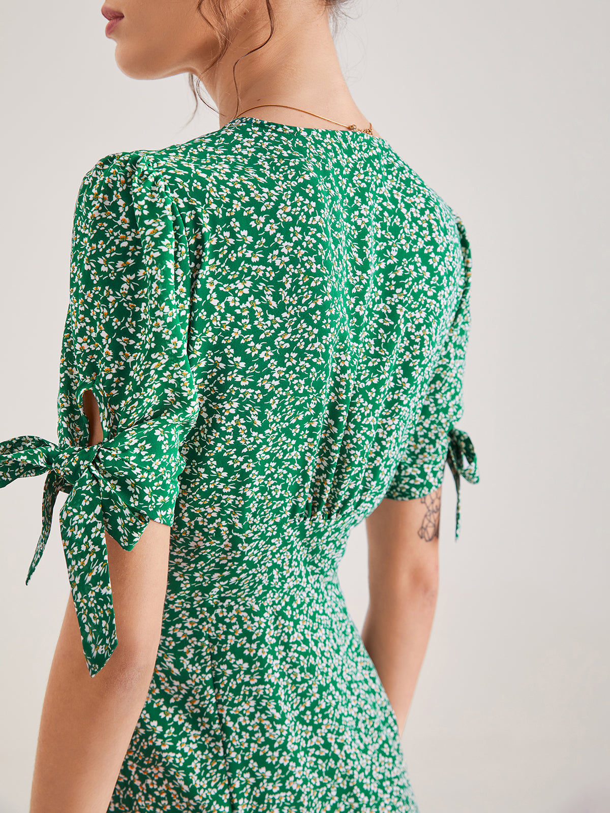 Thecomense - Sweetheart Light Floral Slit Midi Dress
