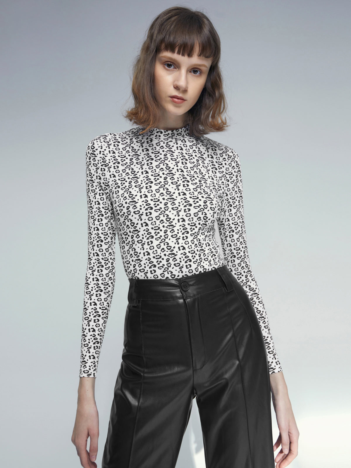 Thecomense - Black and White Spotted Mockneck Long Sleeve Top