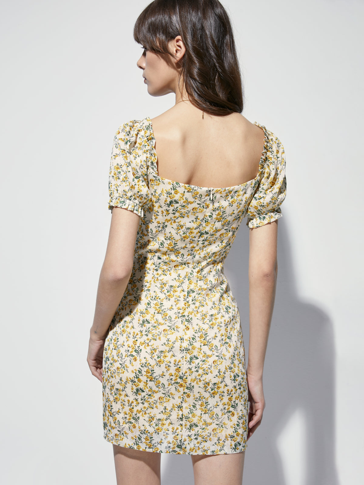 Thecomense - Short Puff Sleeve Floral Ruffle Mini Dress