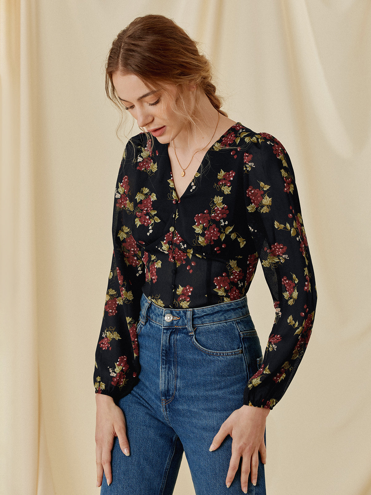 Thecomense - Cropped V-Neck Contrast Floral Top