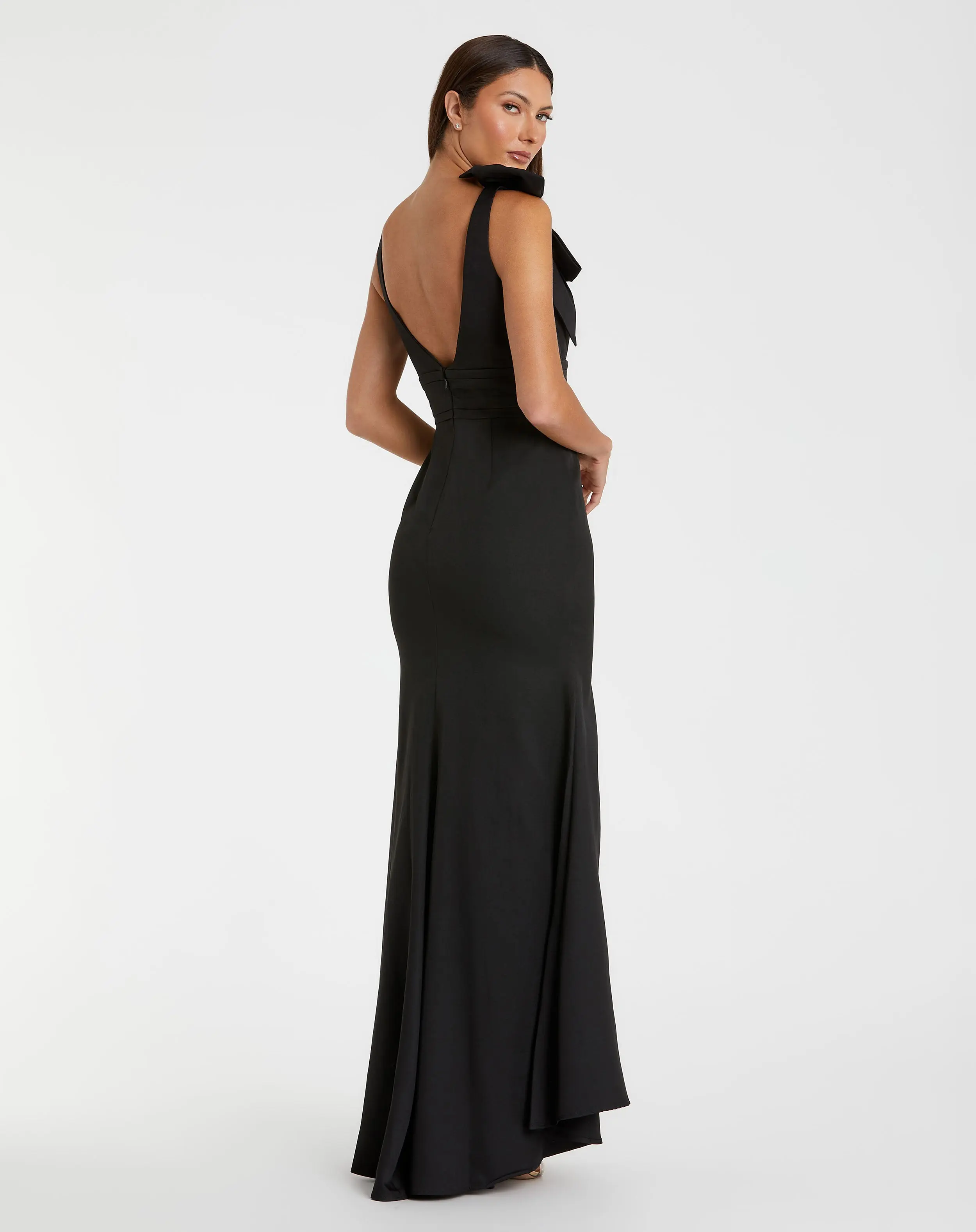Black Sleeveless V Neck Bow Detail Mermaid Gown