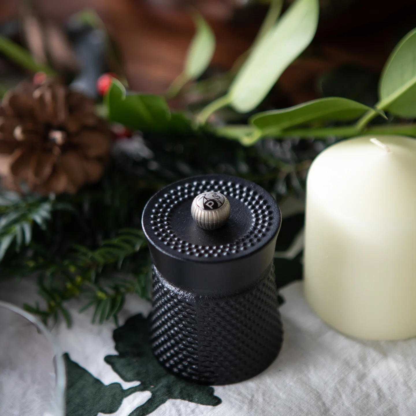 Peugeot Bali Fonte Cast Iron Pepper Mill / 8cm / Black