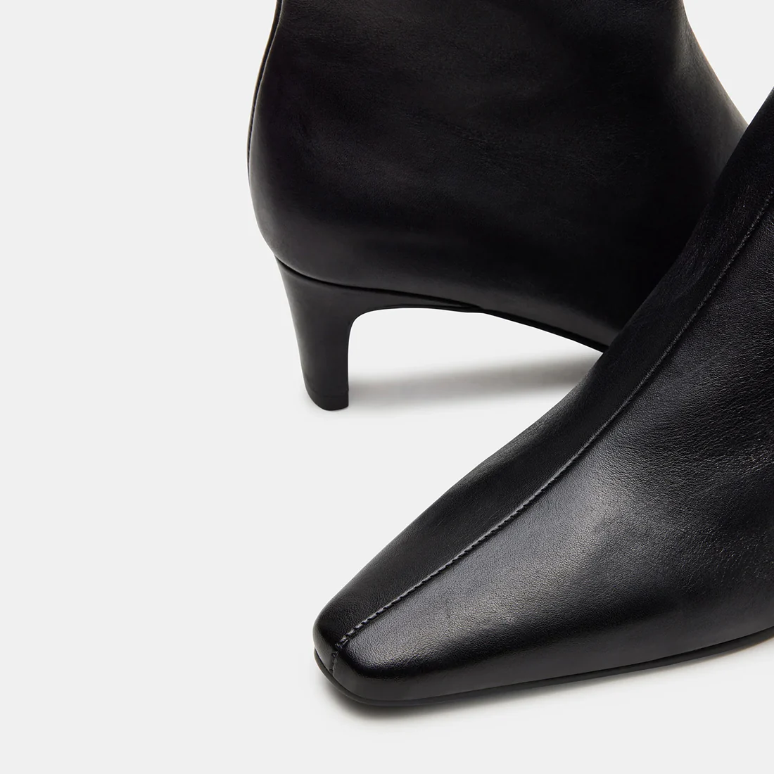 DELVIE BLACK LEATHER