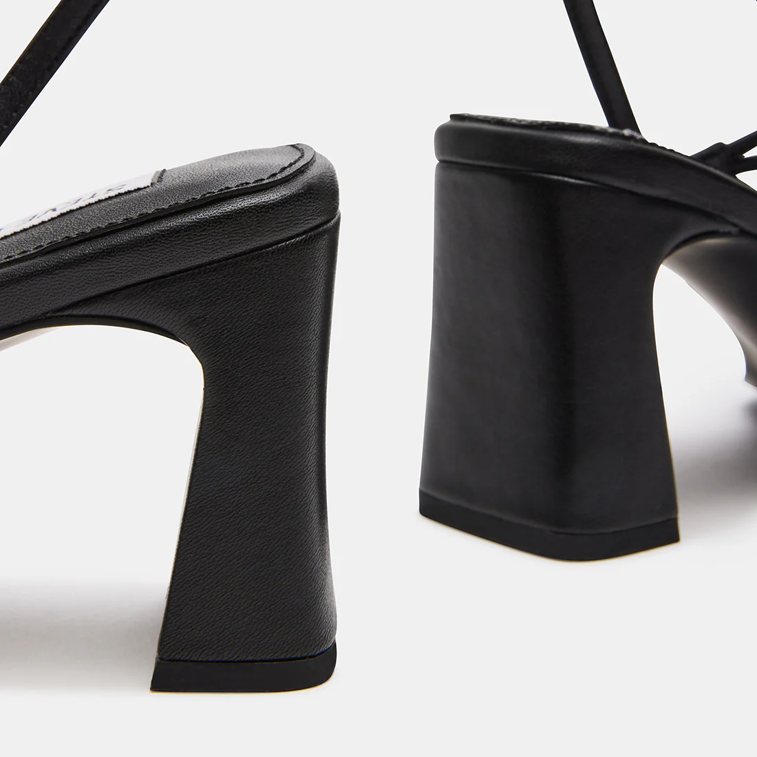 VALORA BLACK LEATHER