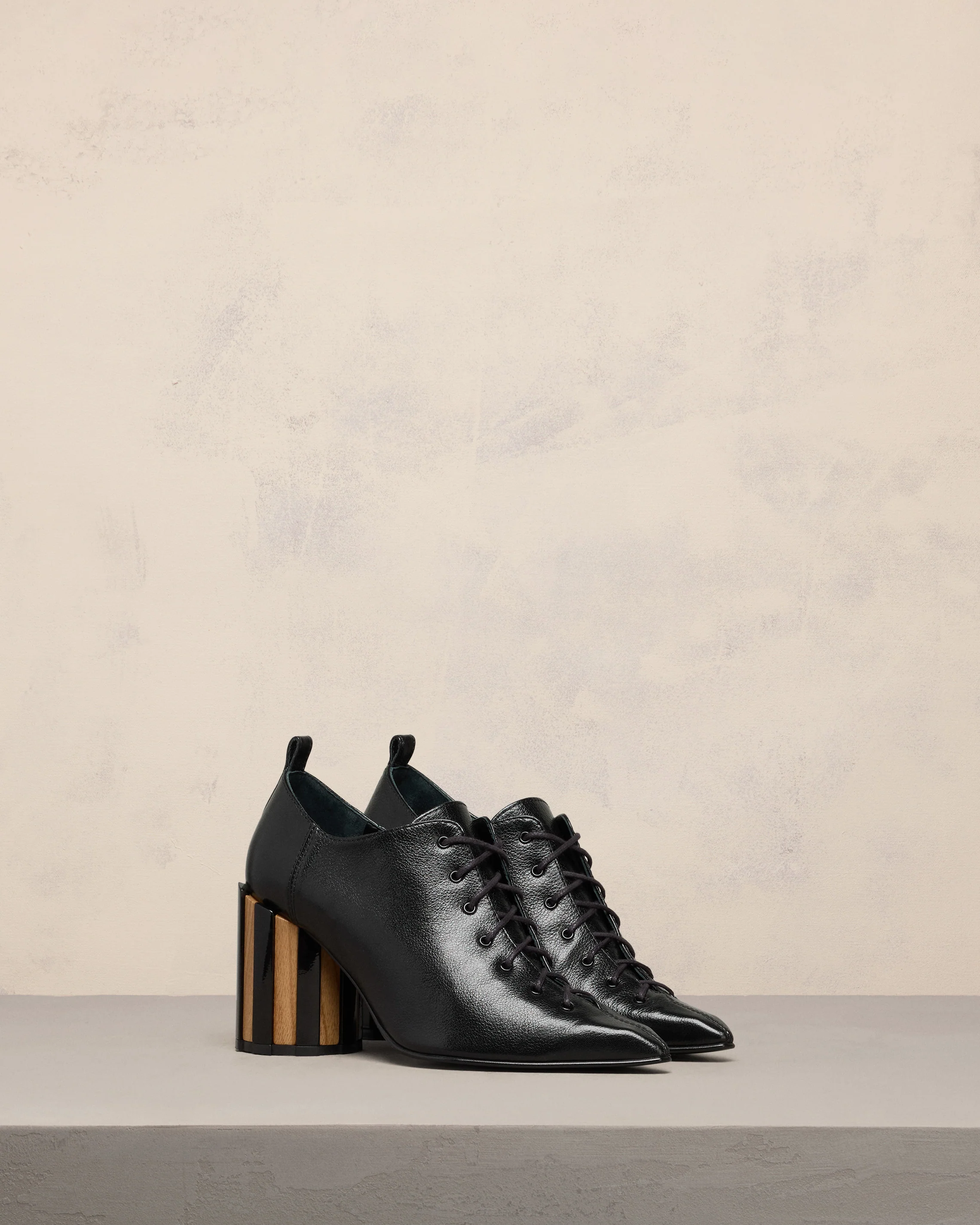 Pointed Toe Lace-Up Shoes