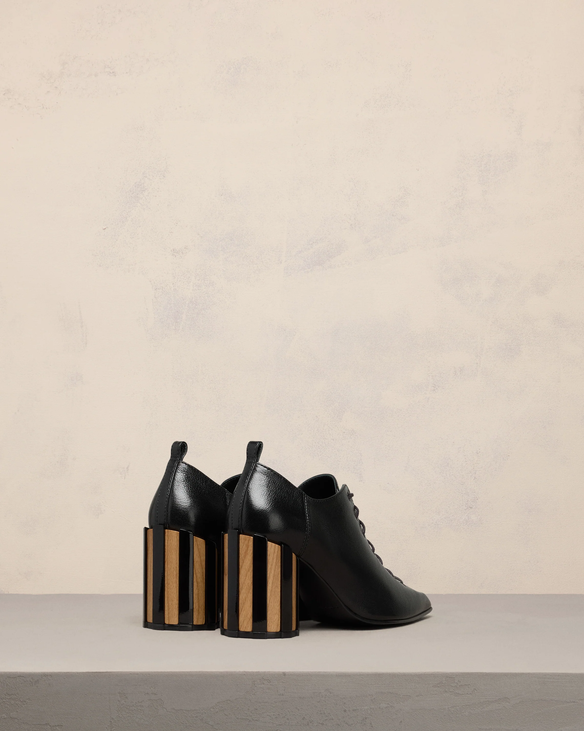 Pointed Toe Lace-Up Shoes