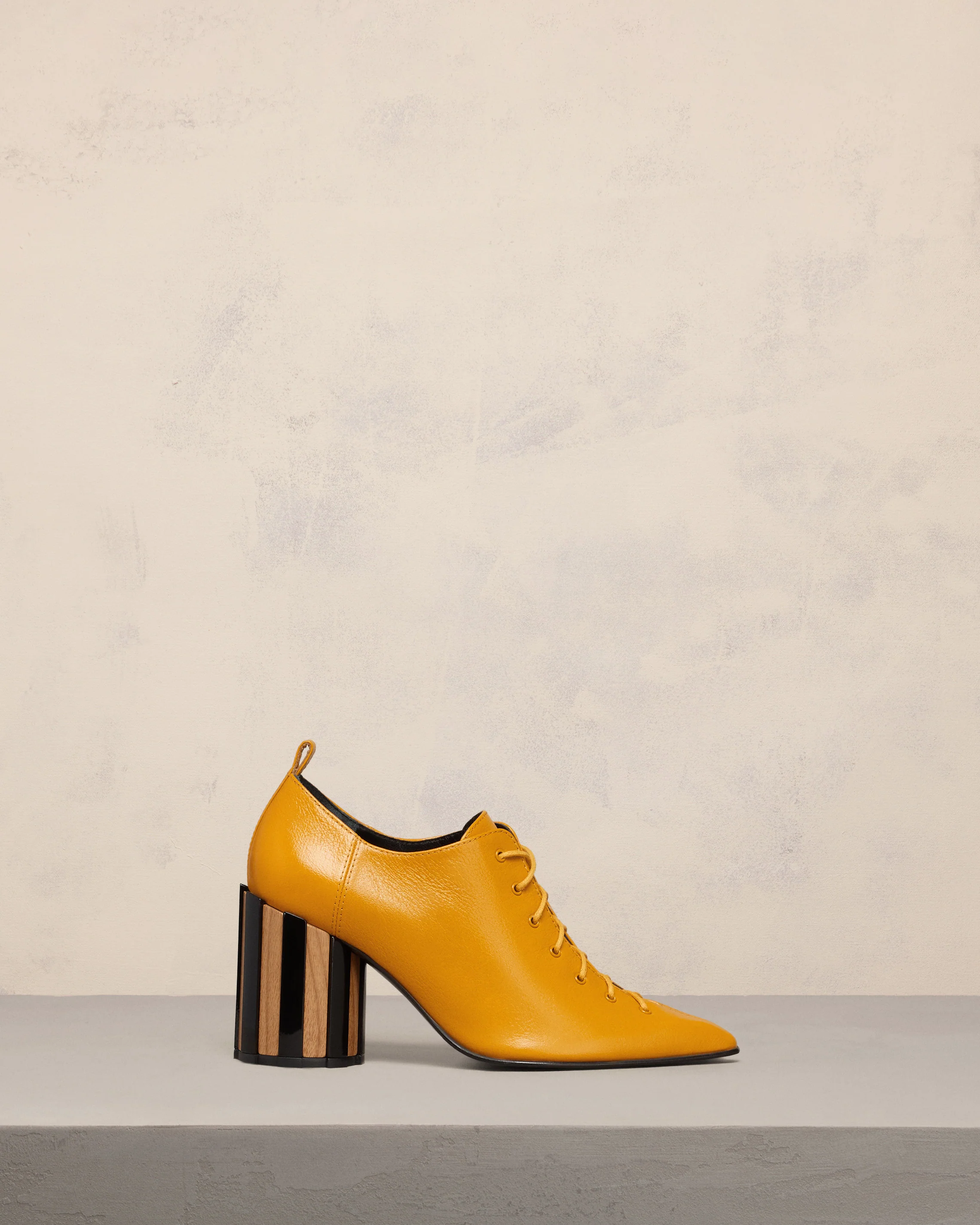 Pointed Toe Lace-Up Shoes