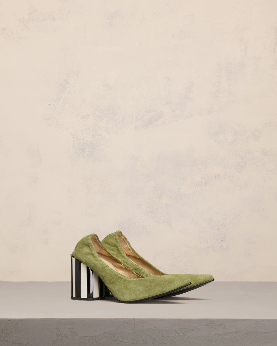 Pointed Toe Pleated Pumps